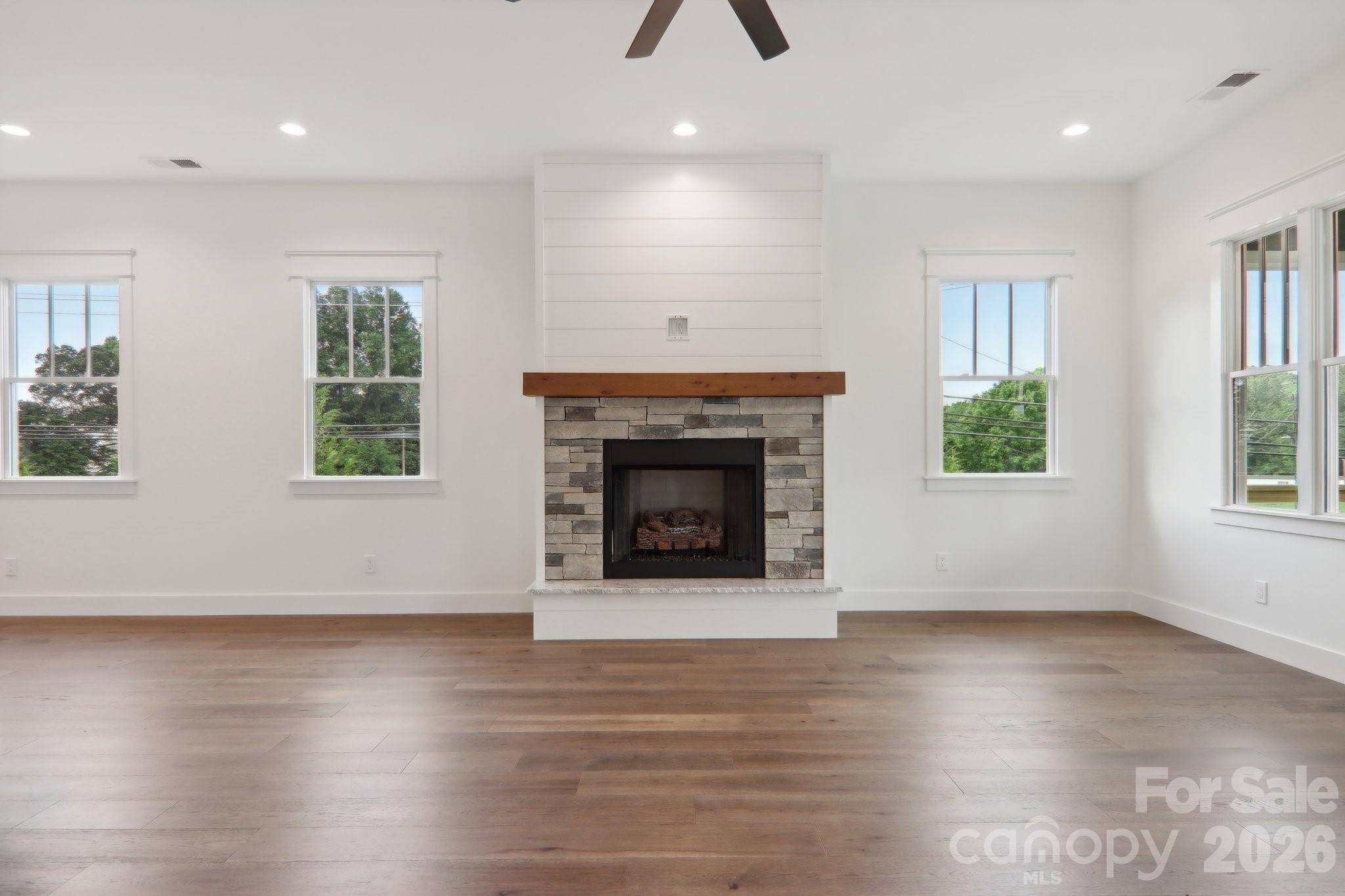 20 Maple Knoll DR, Hendersonville, NC 28792