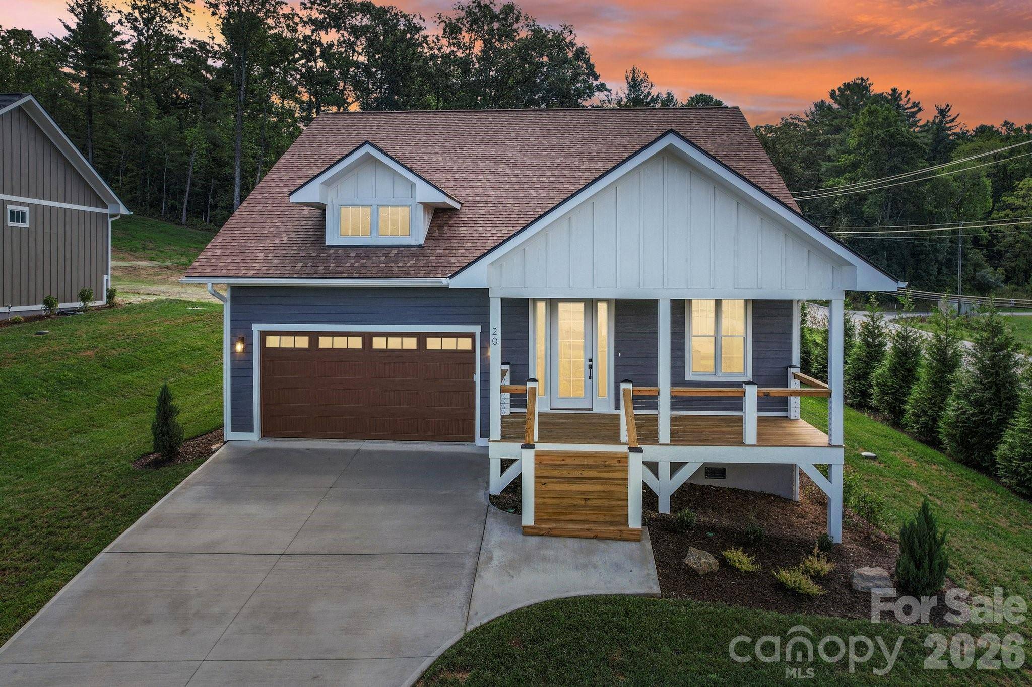 20 Maple Knoll DR, Hendersonville, NC 28792