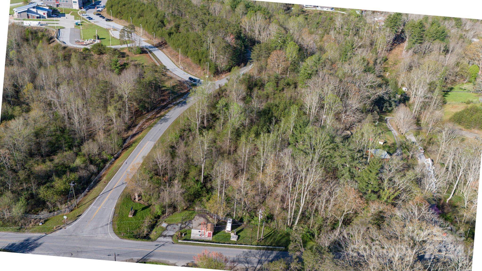 00 Canoe LN, Asheville, NC 28804