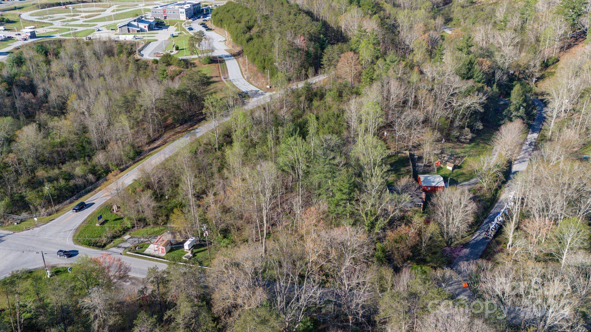 00 Canoe LN, Asheville, NC 28804