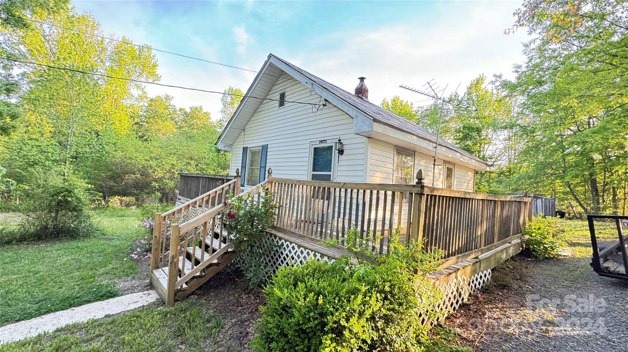 39273 Wright RD, New London, NC 28127