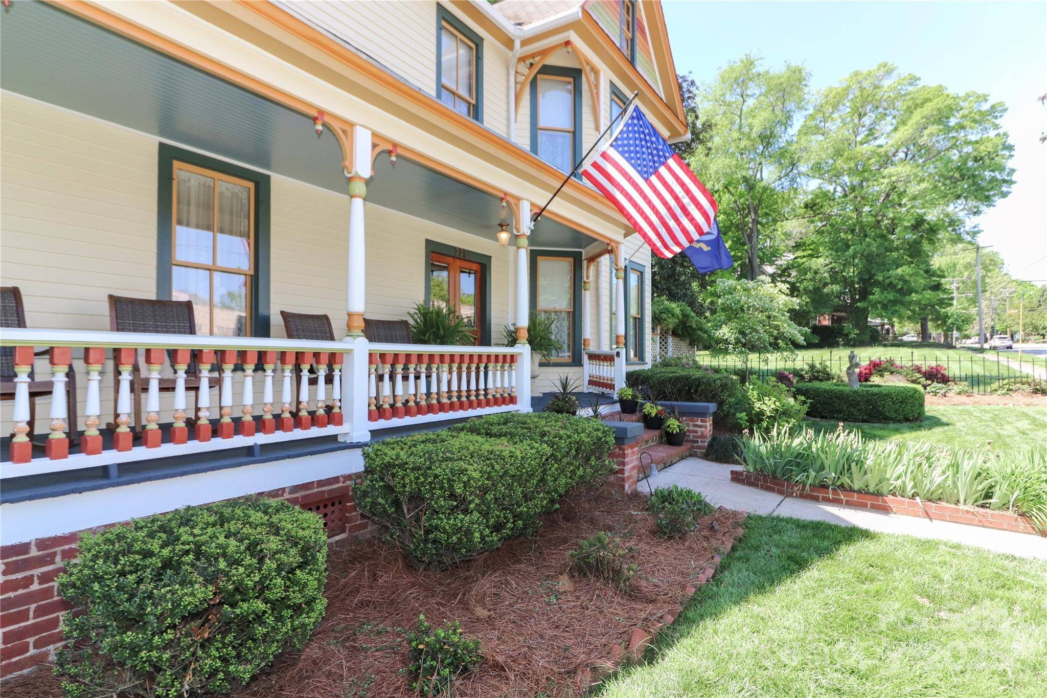 235 Walnut ST, Statesville, NC 28677