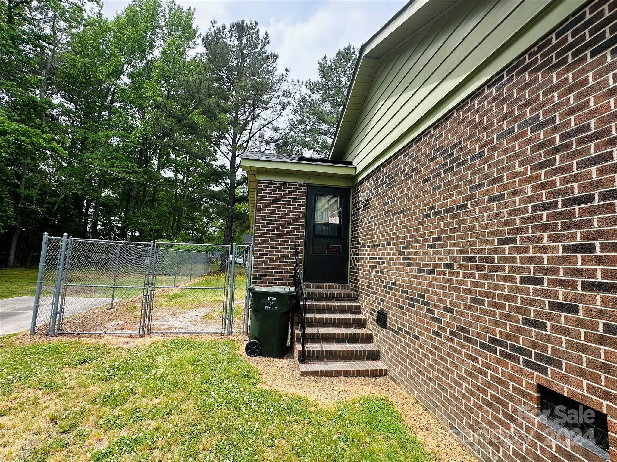 612 Dr Martin Luther King Jr AVE, Enfield, NC 27823