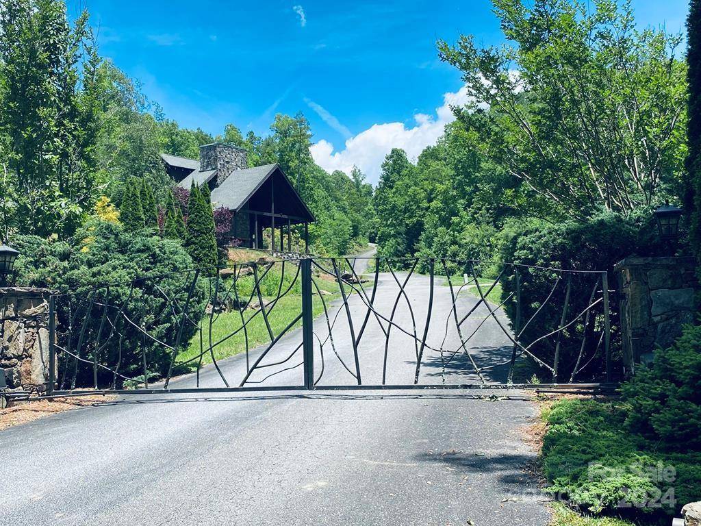 34 Grouse Haven LN, Sylva, NC 28779