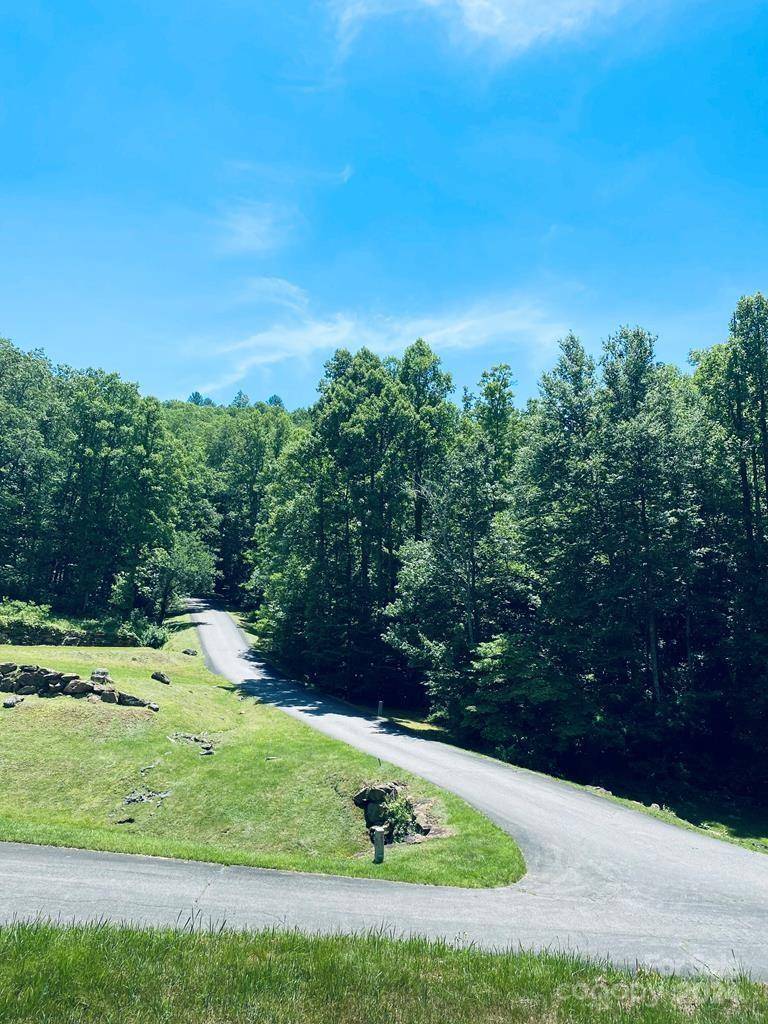 34 Grouse Haven LN, Sylva, NC 28779