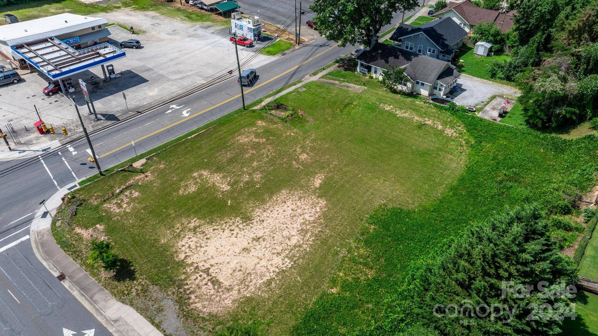 25 N McDowell AVE, Marion, NC 28752
