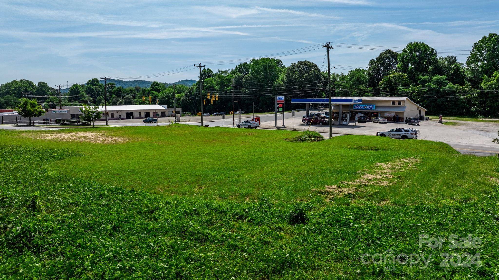 25 N McDowell AVE, Marion, NC 28752