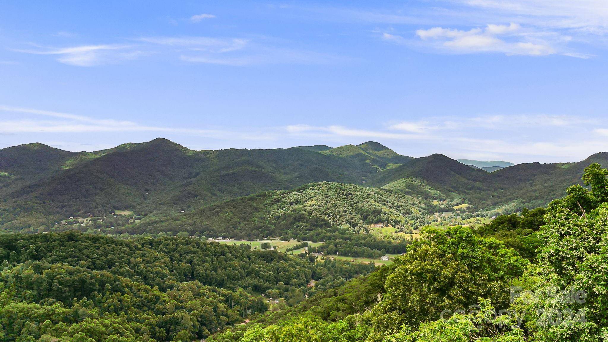 158 Sugar Cove RD, Weaverville, NC 28787