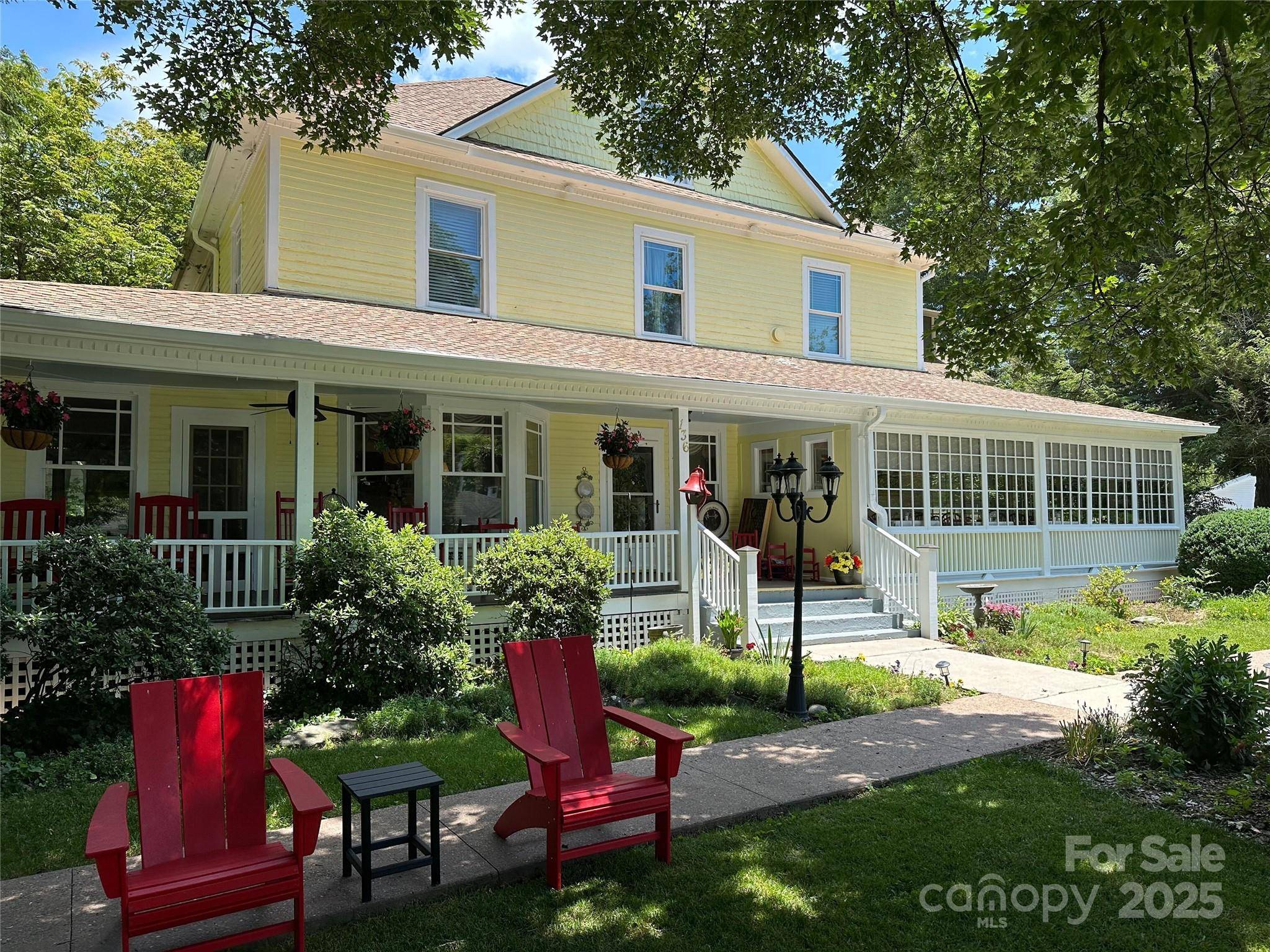 136 N Dougherty ST, Black Mountain, NC 28711