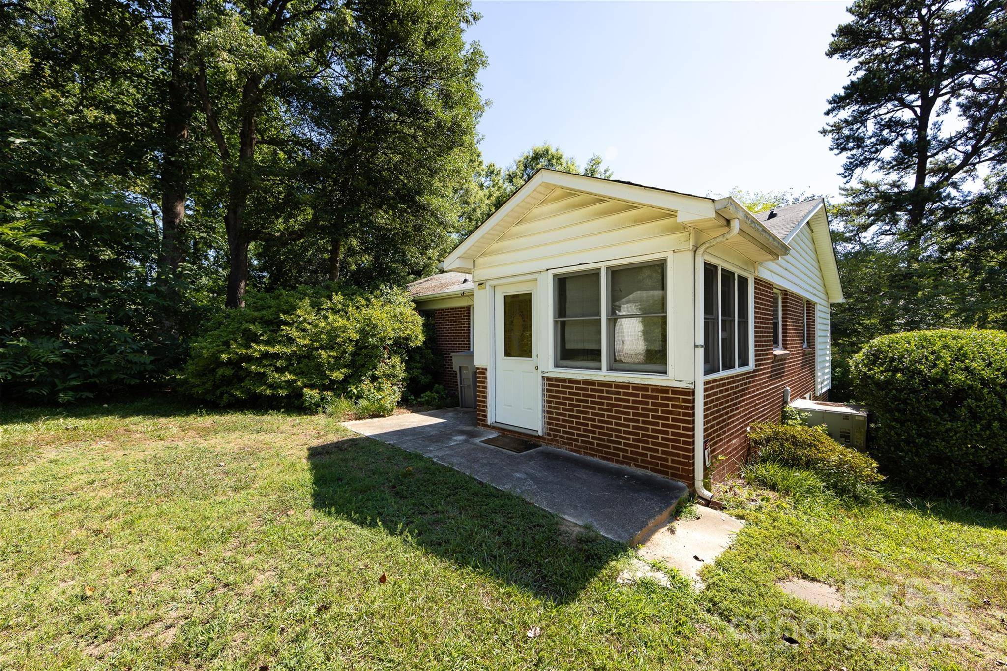 2001 Mcdonald DR, Charlotte, NC 28216
