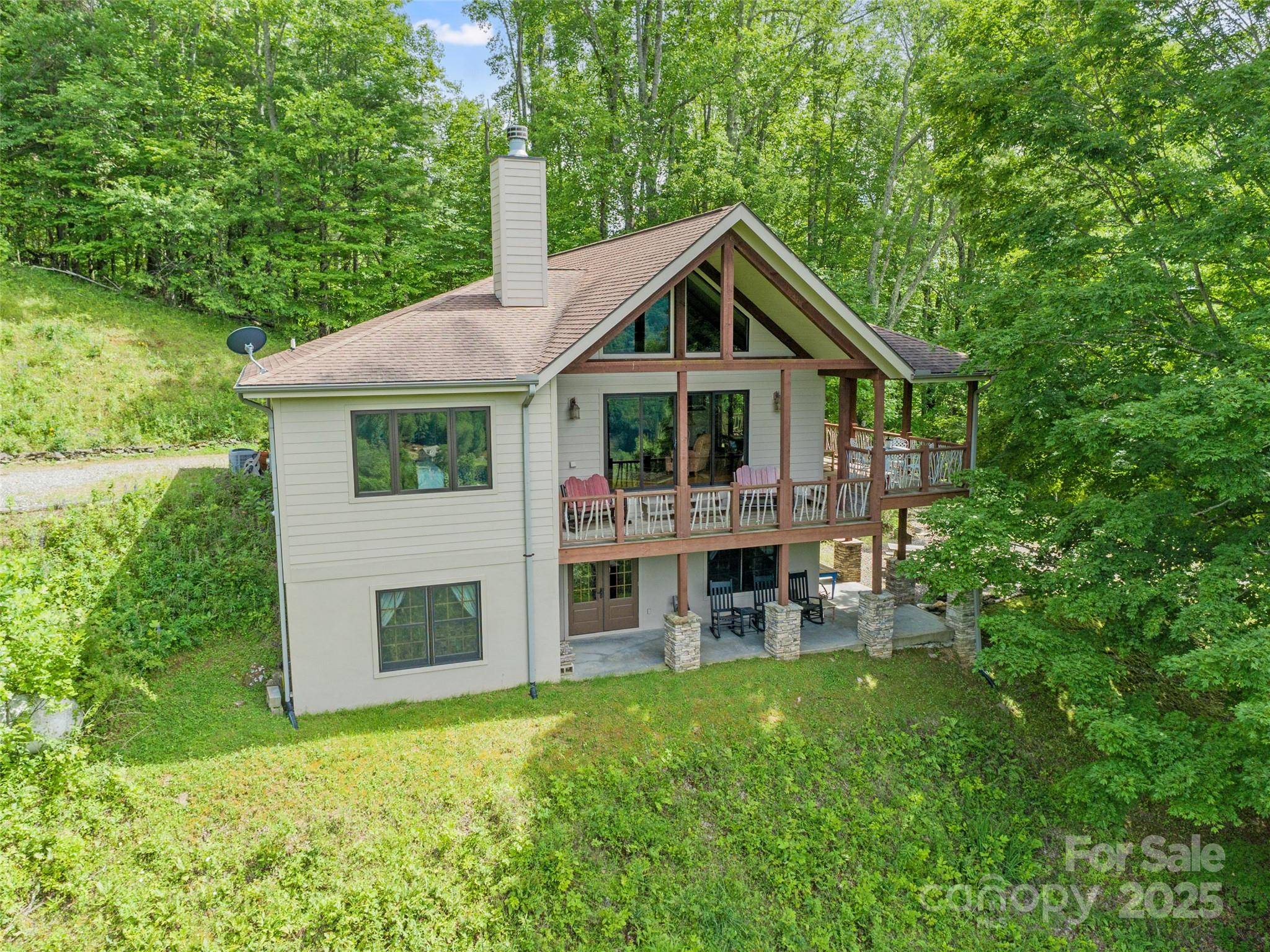 72 Pilgrims LN, Burnsville, NC 28714