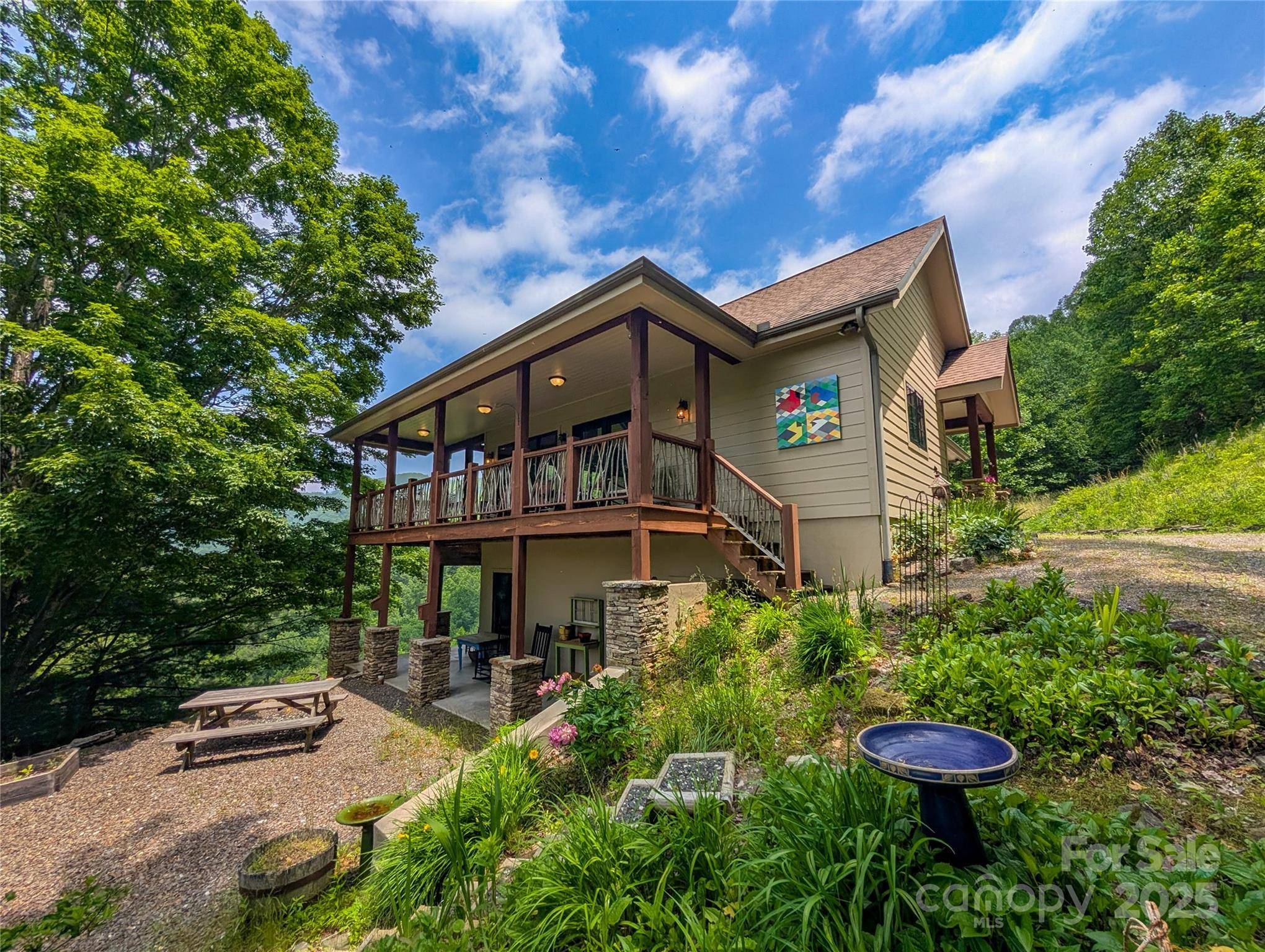 72 Pilgrims LN, Burnsville, NC 28714