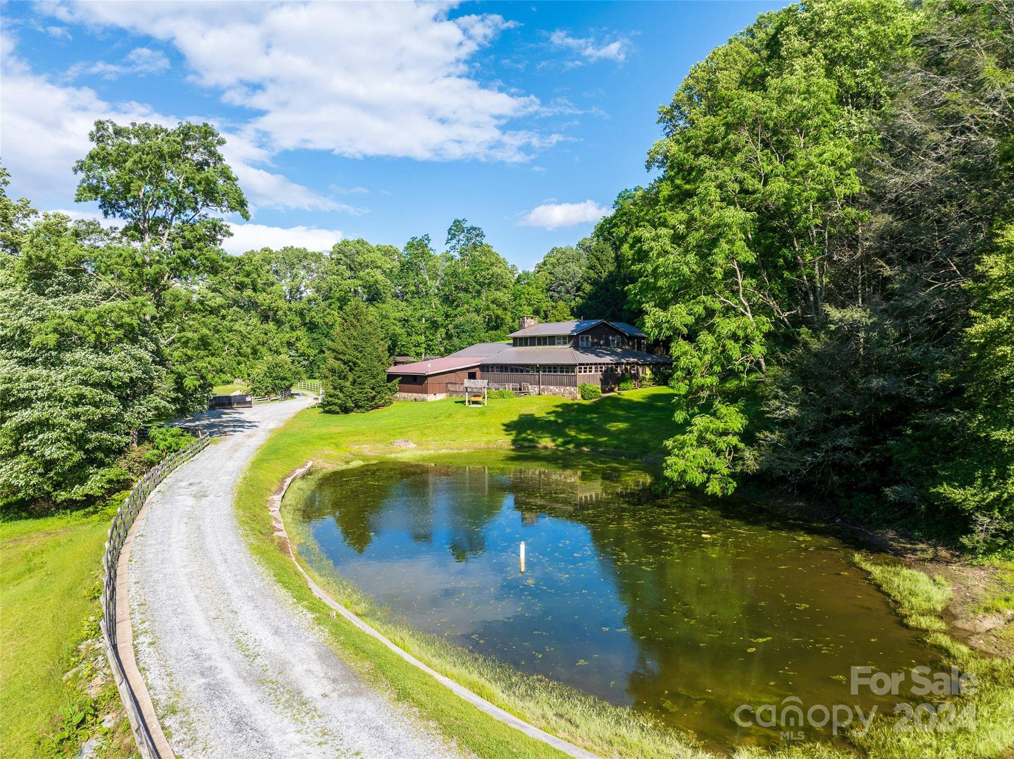 500 Winding Gap RD, Lake Toxaway, NC 28487