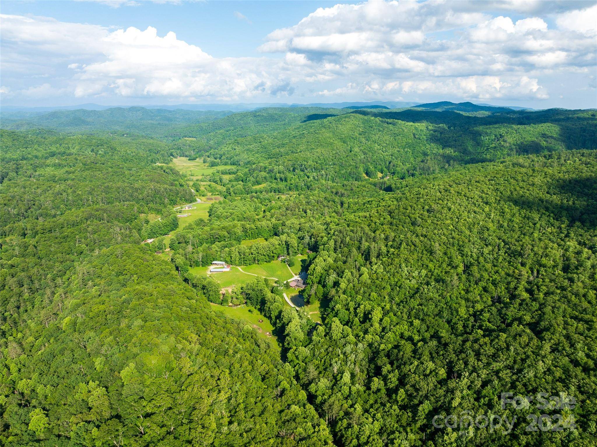 500 Winding Gap RD, Lake Toxaway, NC 28487