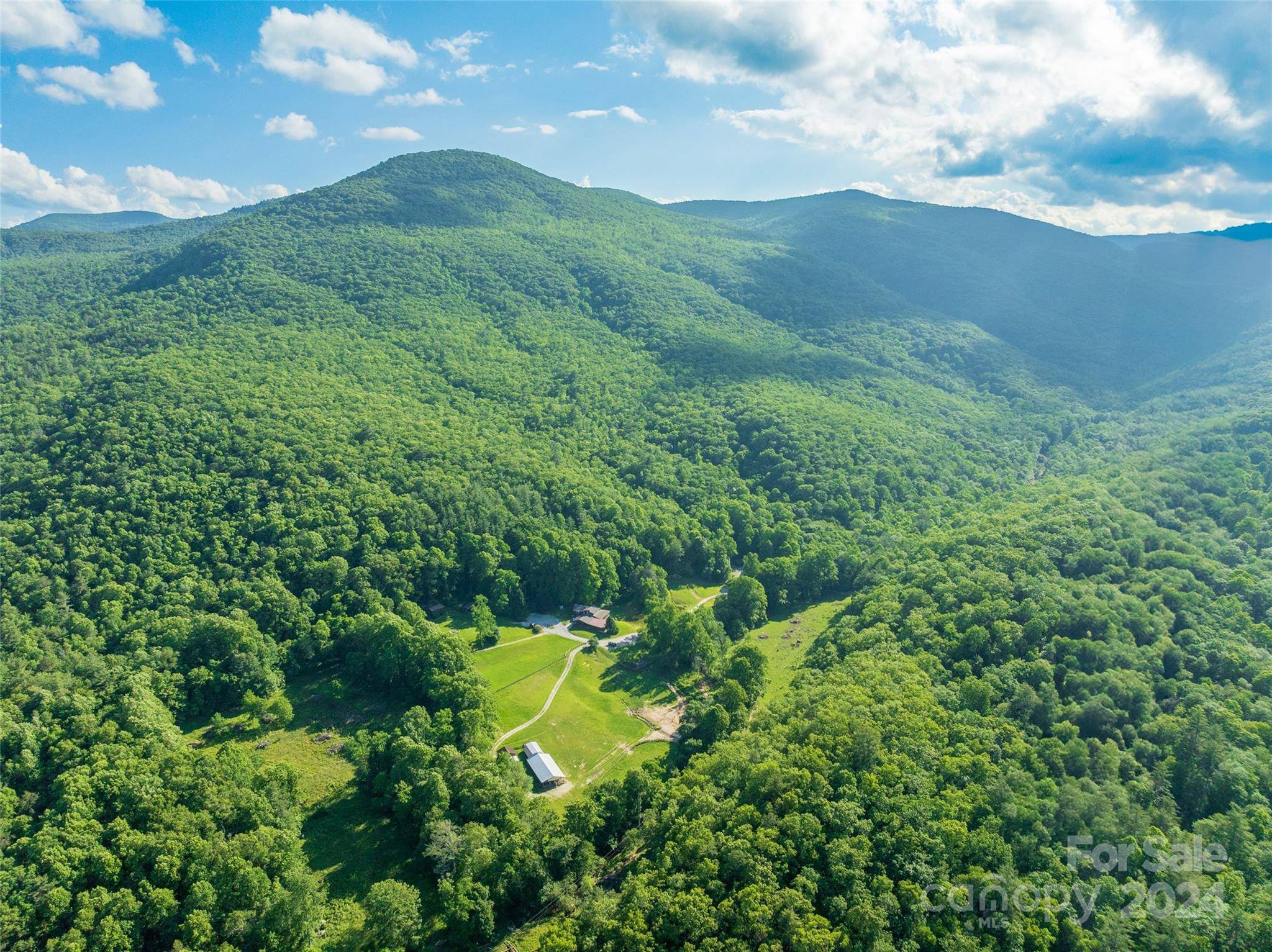 500 Winding Gap RD, Lake Toxaway, NC 28487