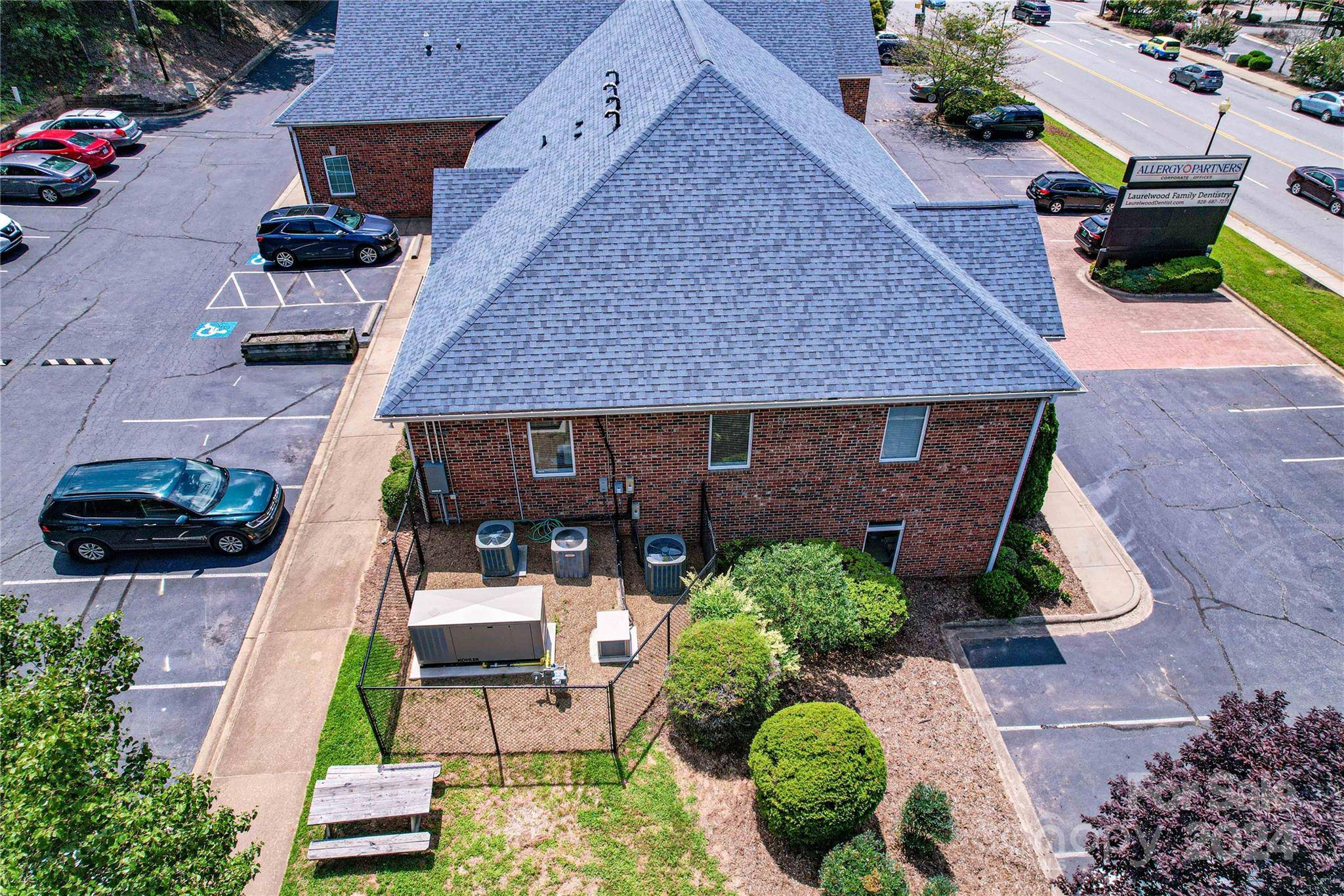 1978 Hendersonville RD, Asheville, NC 28803
