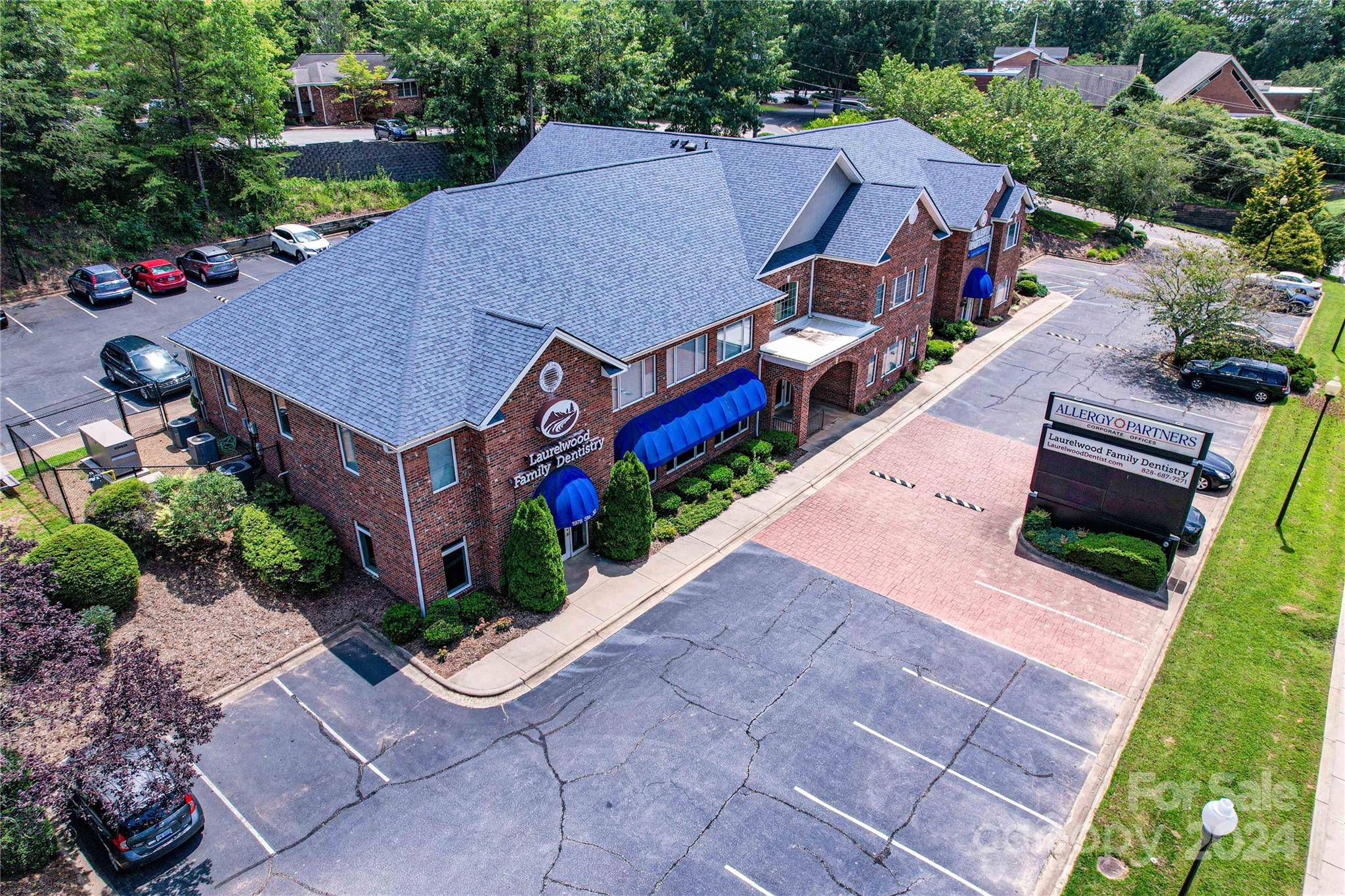 1978 Hendersonville RD, Asheville, NC 28803