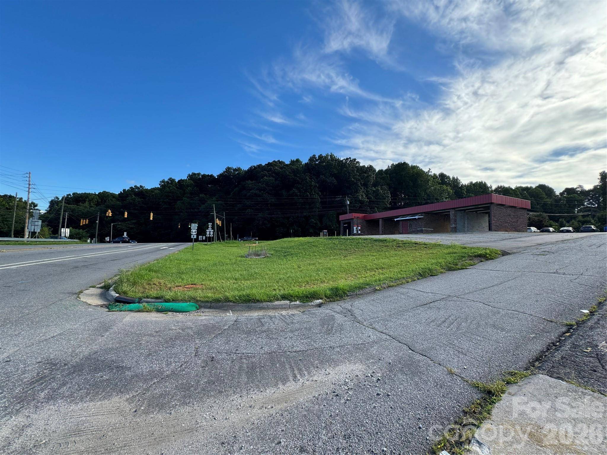 324 Sanford DR, Morganton, NC 28655
