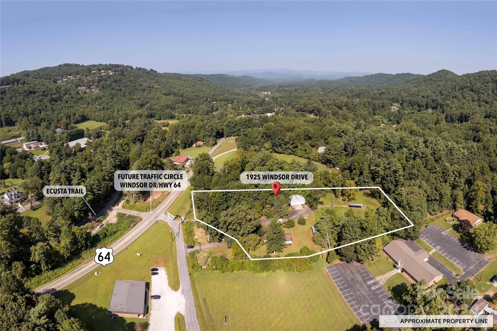 1925 Windsor DR, Laurel Park, NC 28739