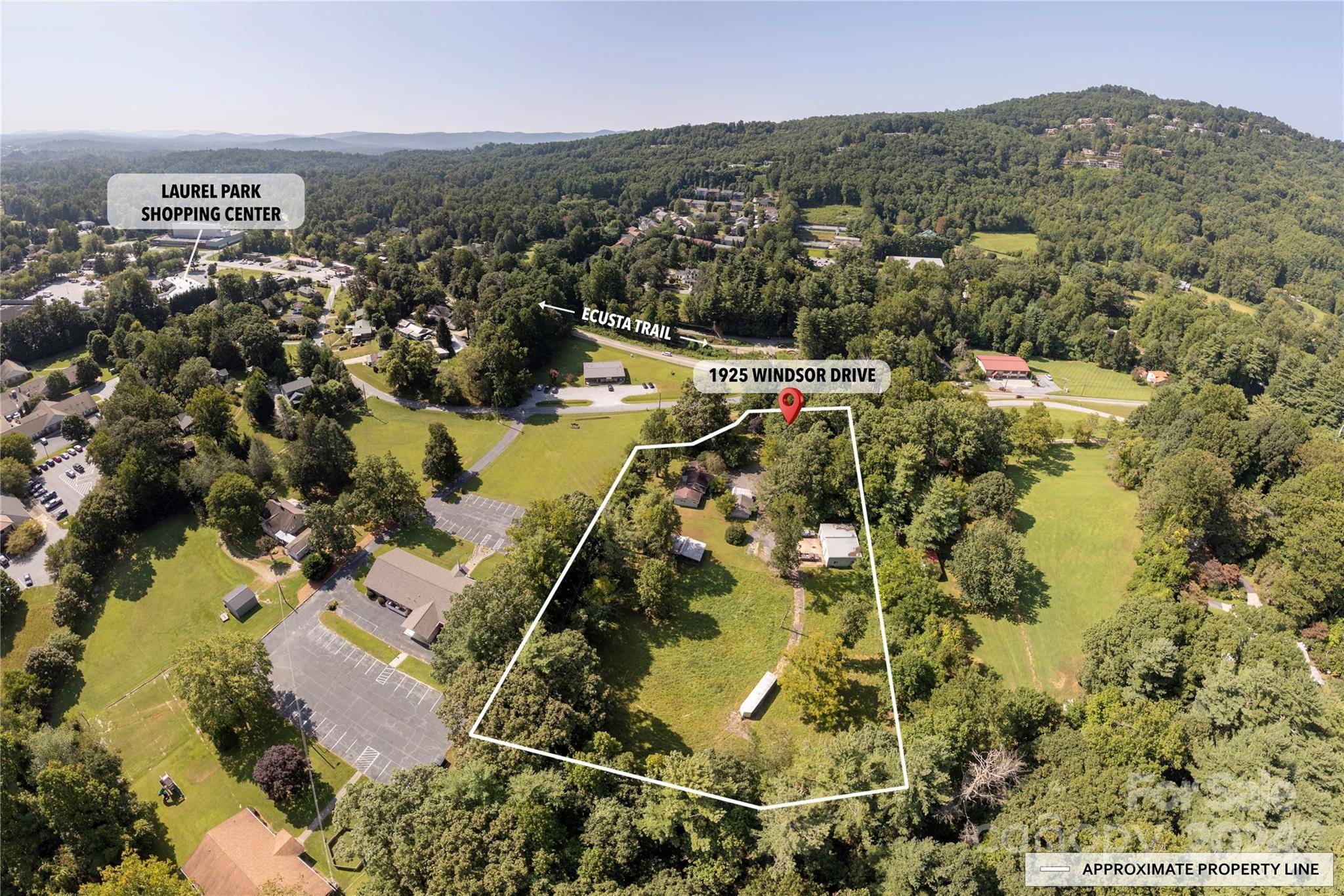 1925 Windsor DR, Laurel Park, NC 28739