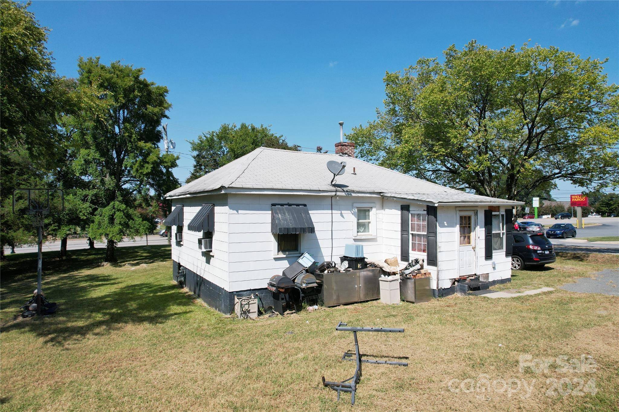 110 Sims Pkwy, Harrisburg, NC 28075