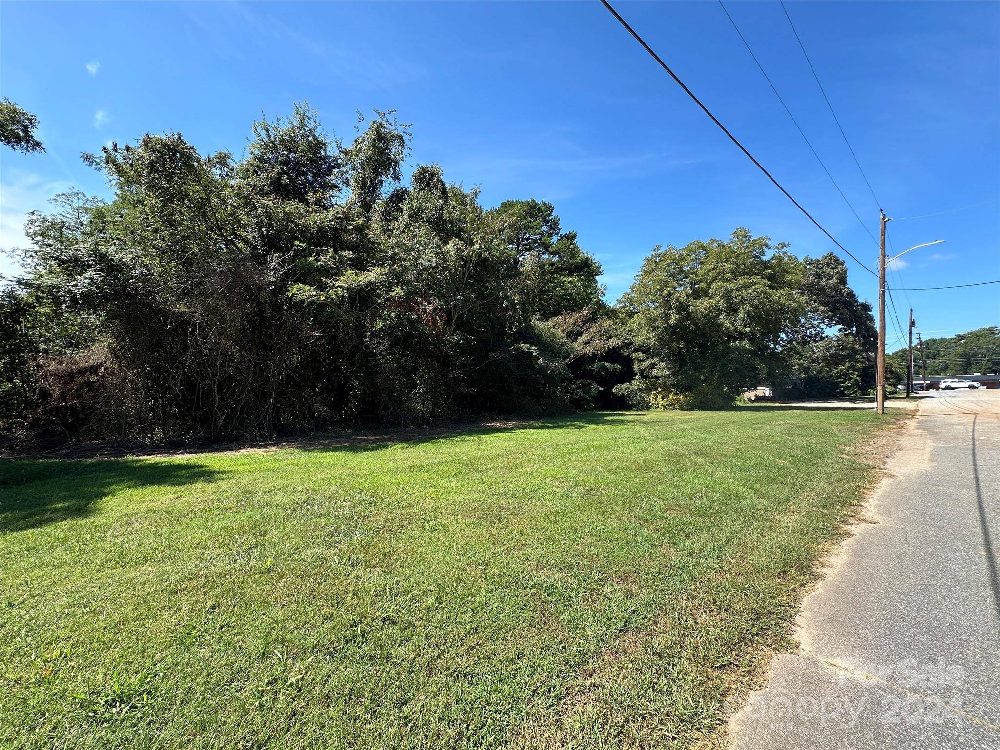 2152 N Center ST, Hickory, NC 28601