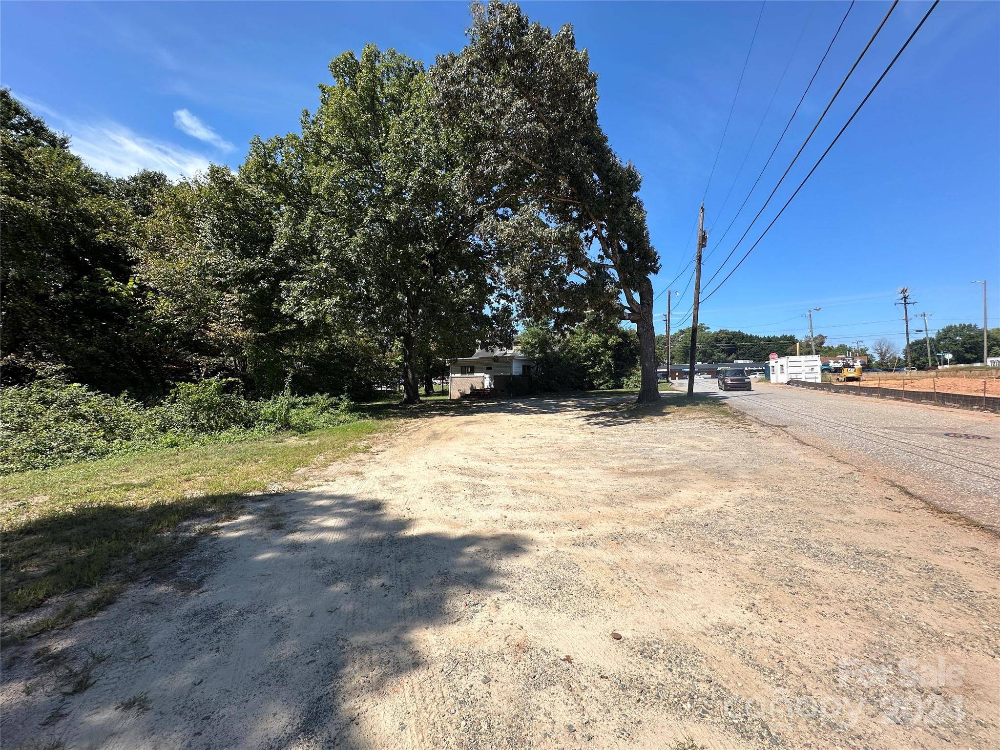 2152 N Center ST, Hickory, NC 28601