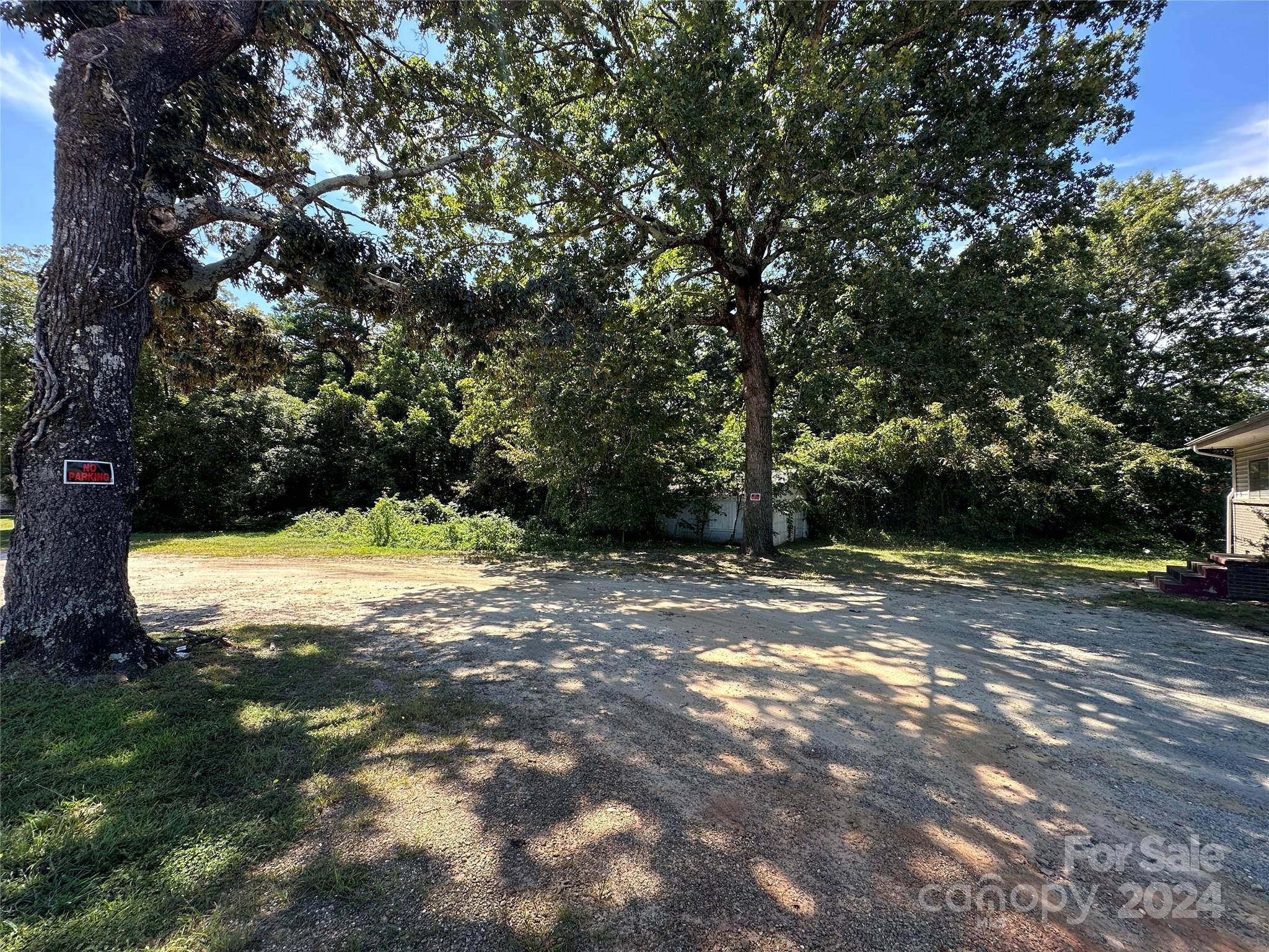 2152 N Center ST, Hickory, NC 28601