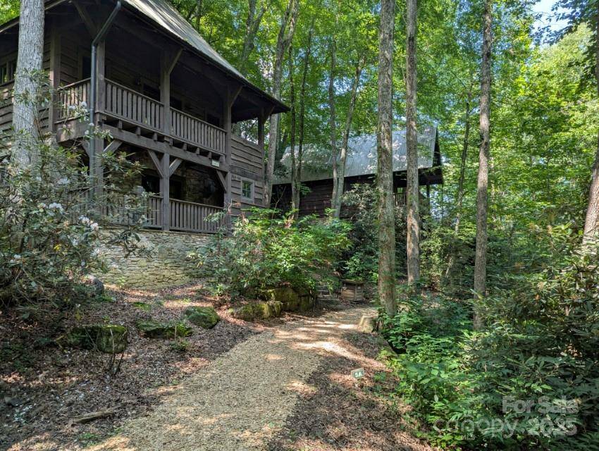5 Chaucer RD, Black Mountain, NC 28711