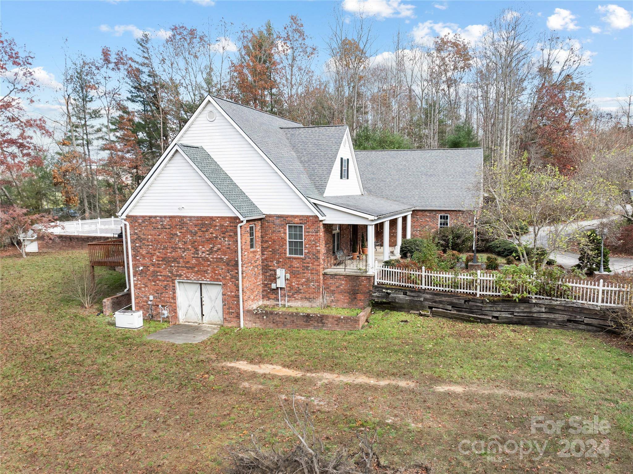 38 Southern Visions DR, Hendersonville, NC 28792