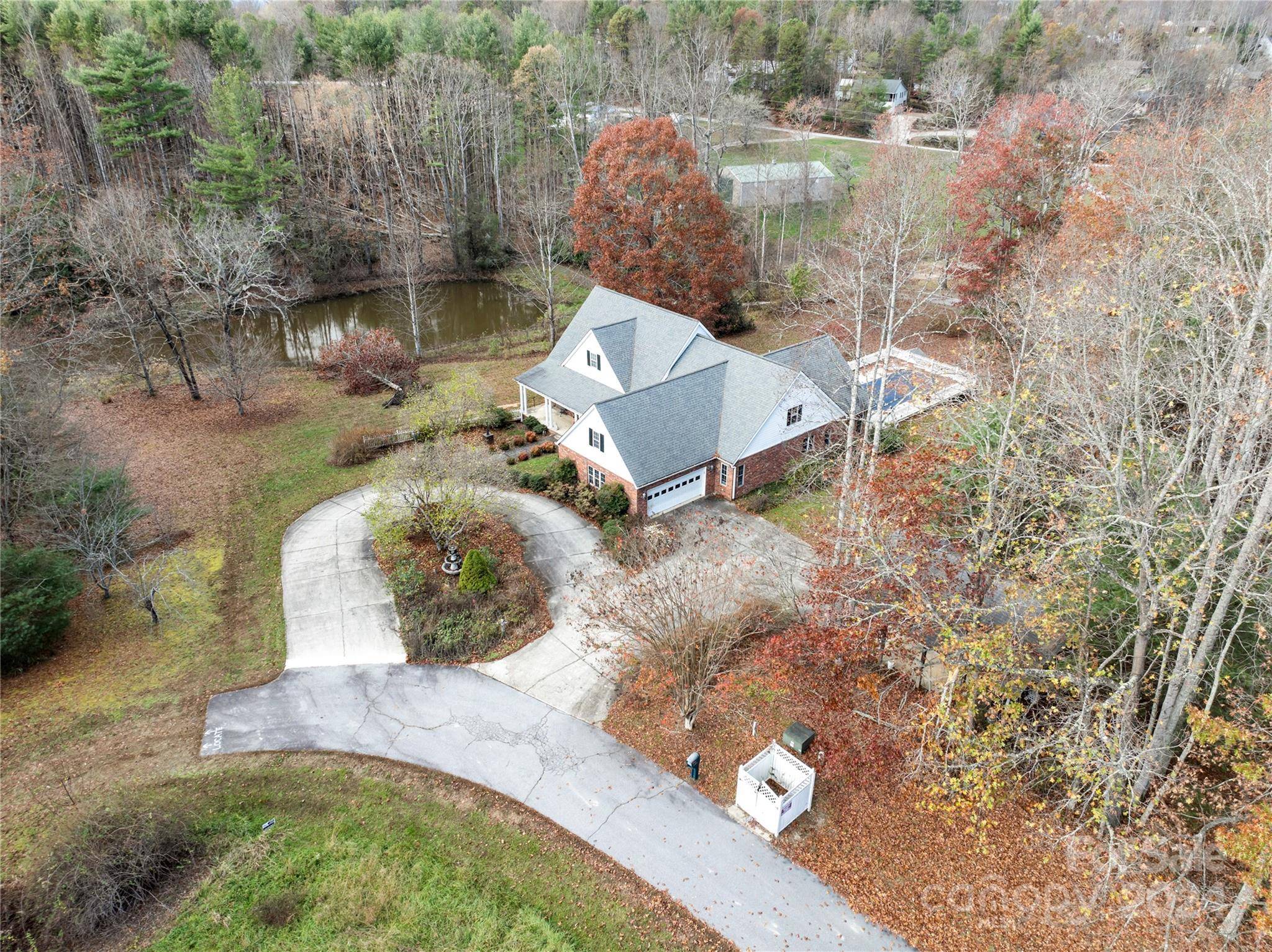 38 Southern Visions DR, Hendersonville, NC 28792