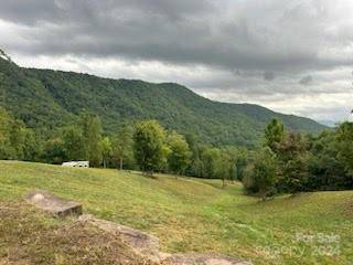 1957 Upper Tuskeegee RD, Robbinsville, NC 23771