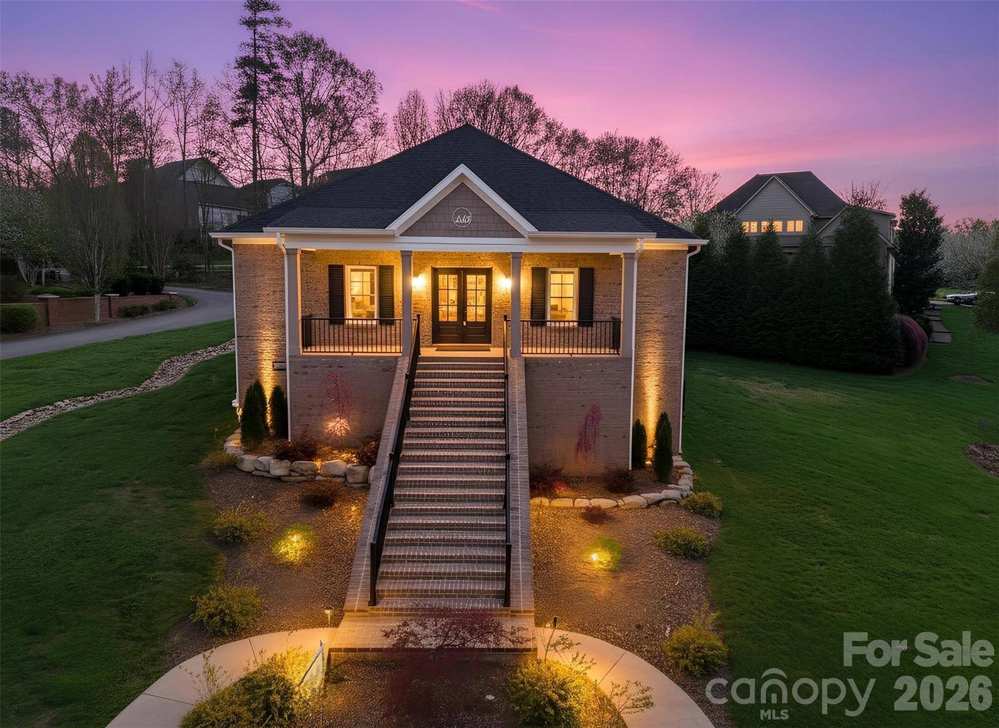 444 19th Avenue CIR NW, Hickory, NC 28601