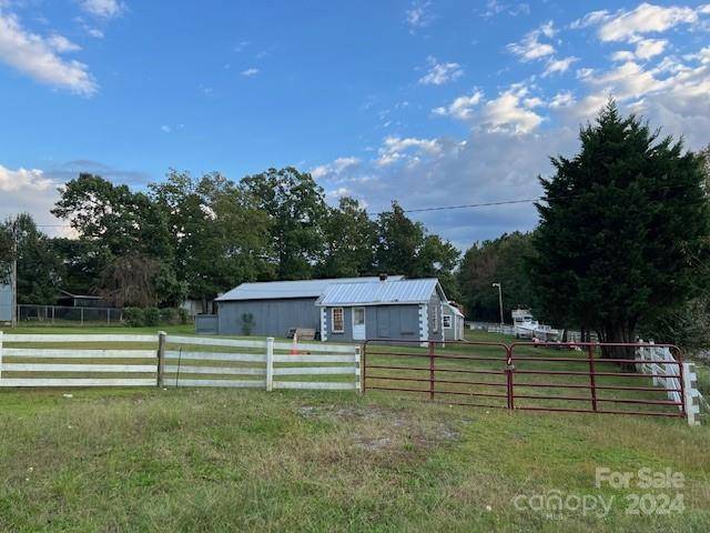 2425 US 70 HWY W #1, Morganton, NC 28655