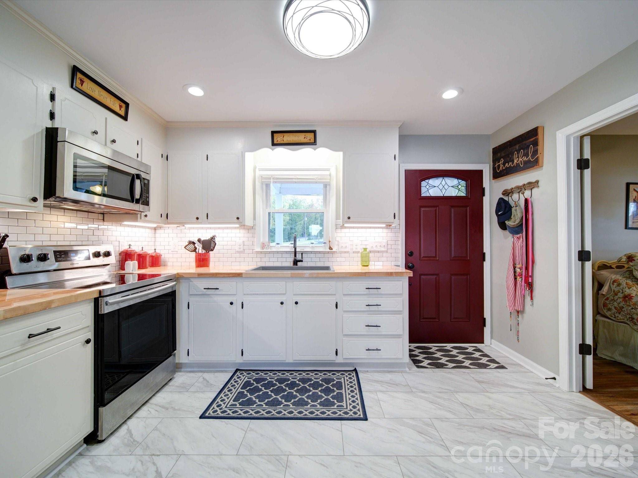 22 Garden Spot LN, Camden, SC 29020