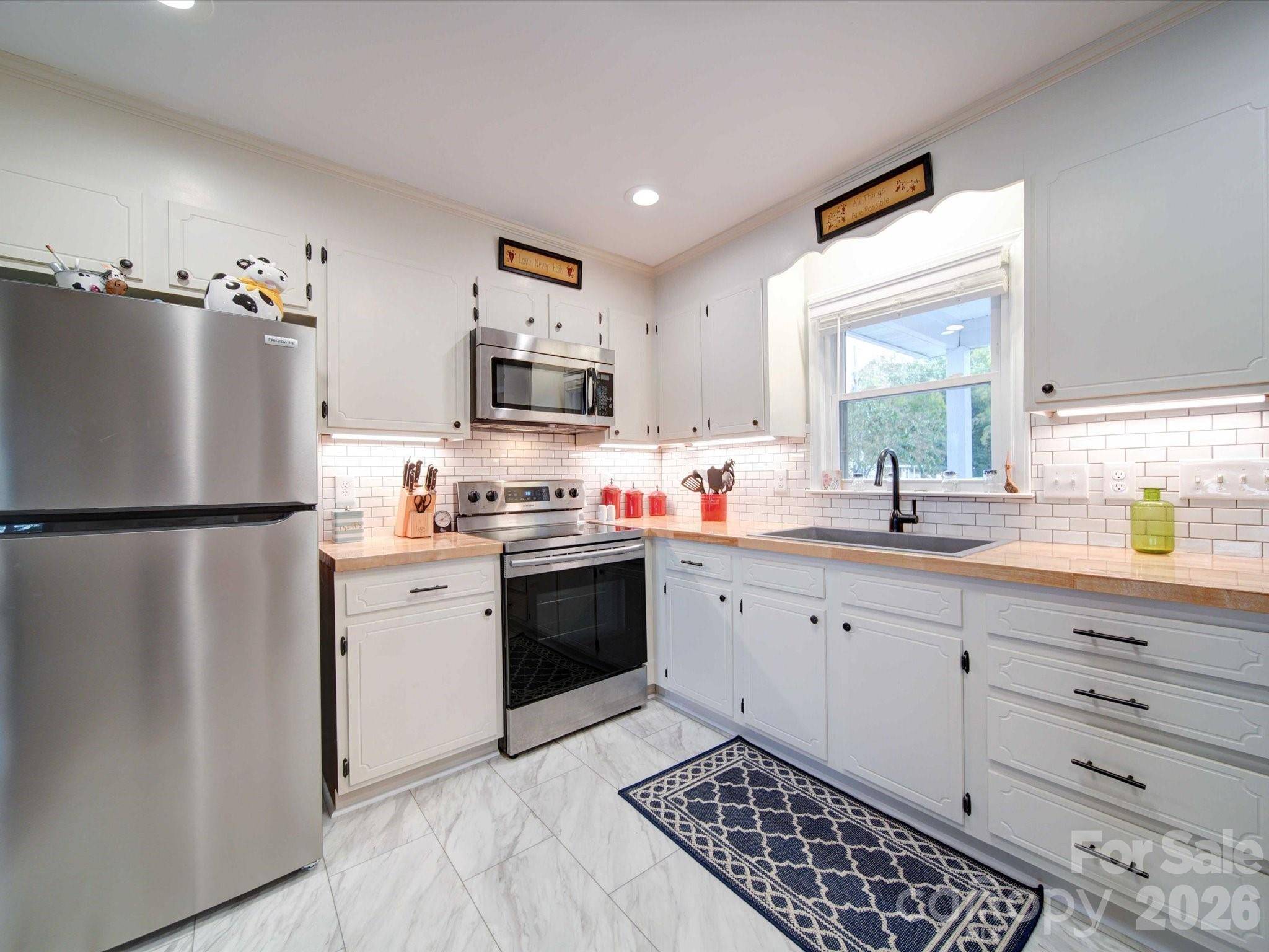 22 Garden Spot LN, Camden, SC 29020