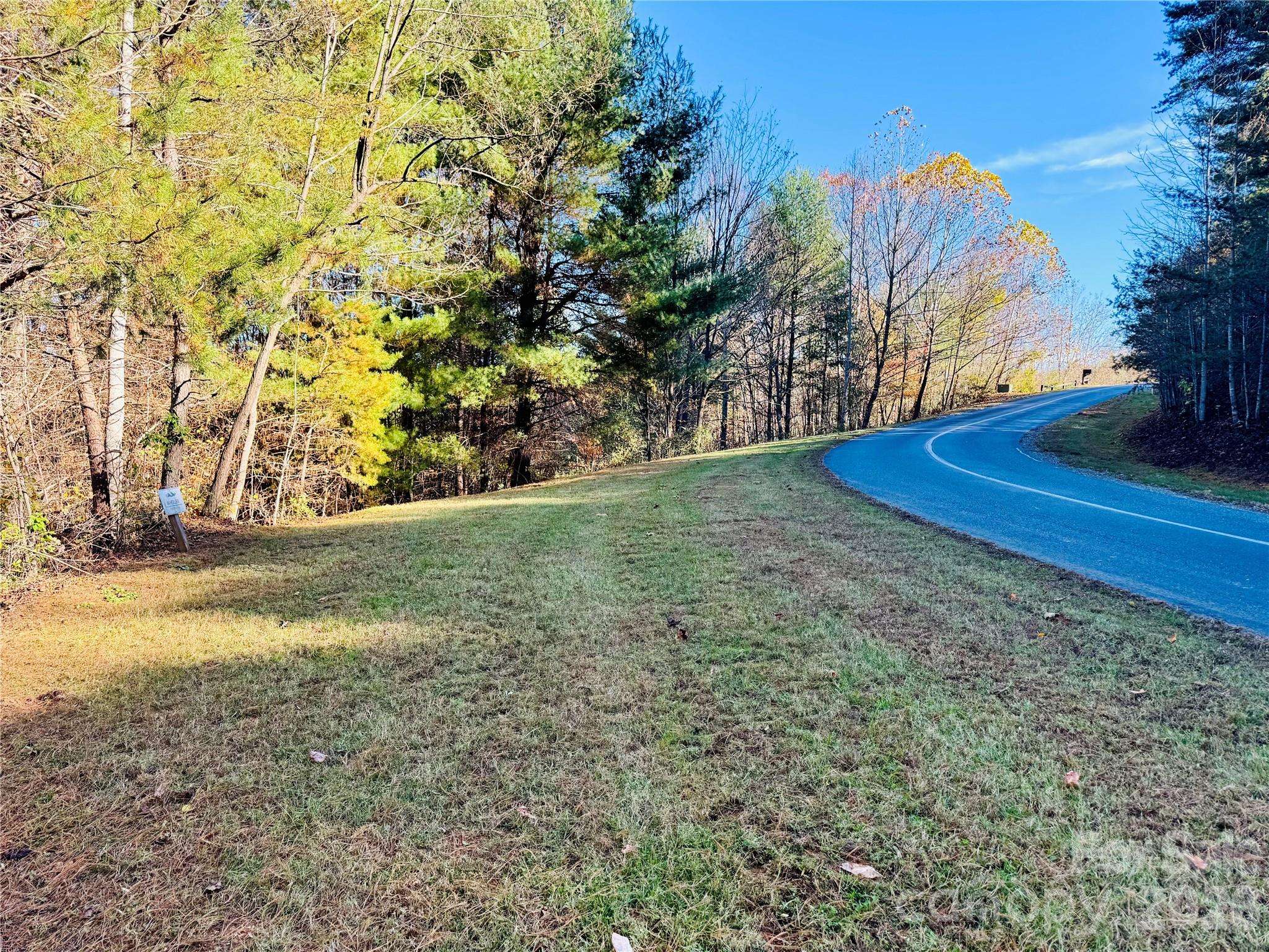 6.09 acres, Lot 136/137 Johns Ridge Pkwy #136/137, Lenoir, NC 28645
