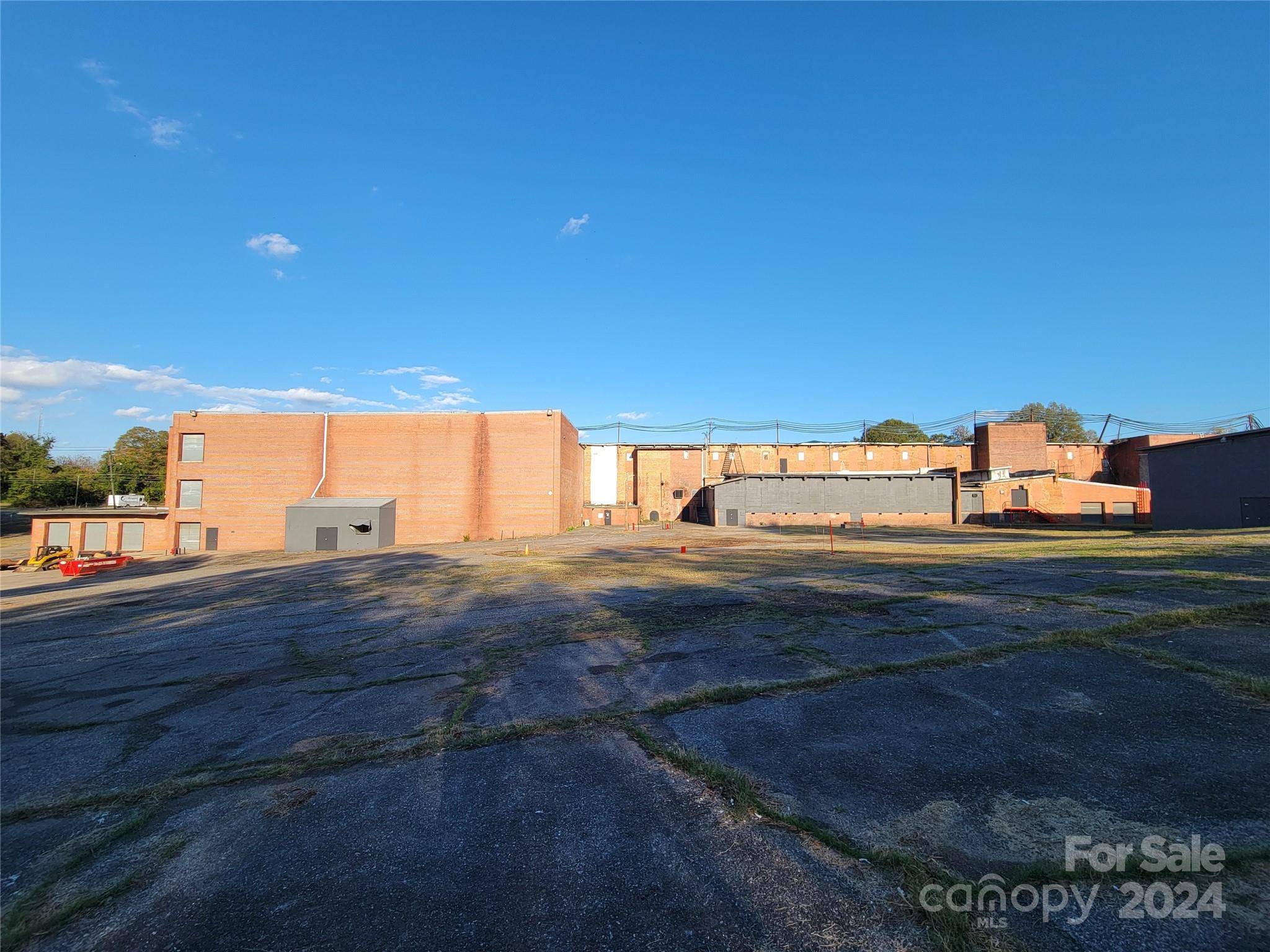 501 N Mountain ST, Cherryville, NC 28021