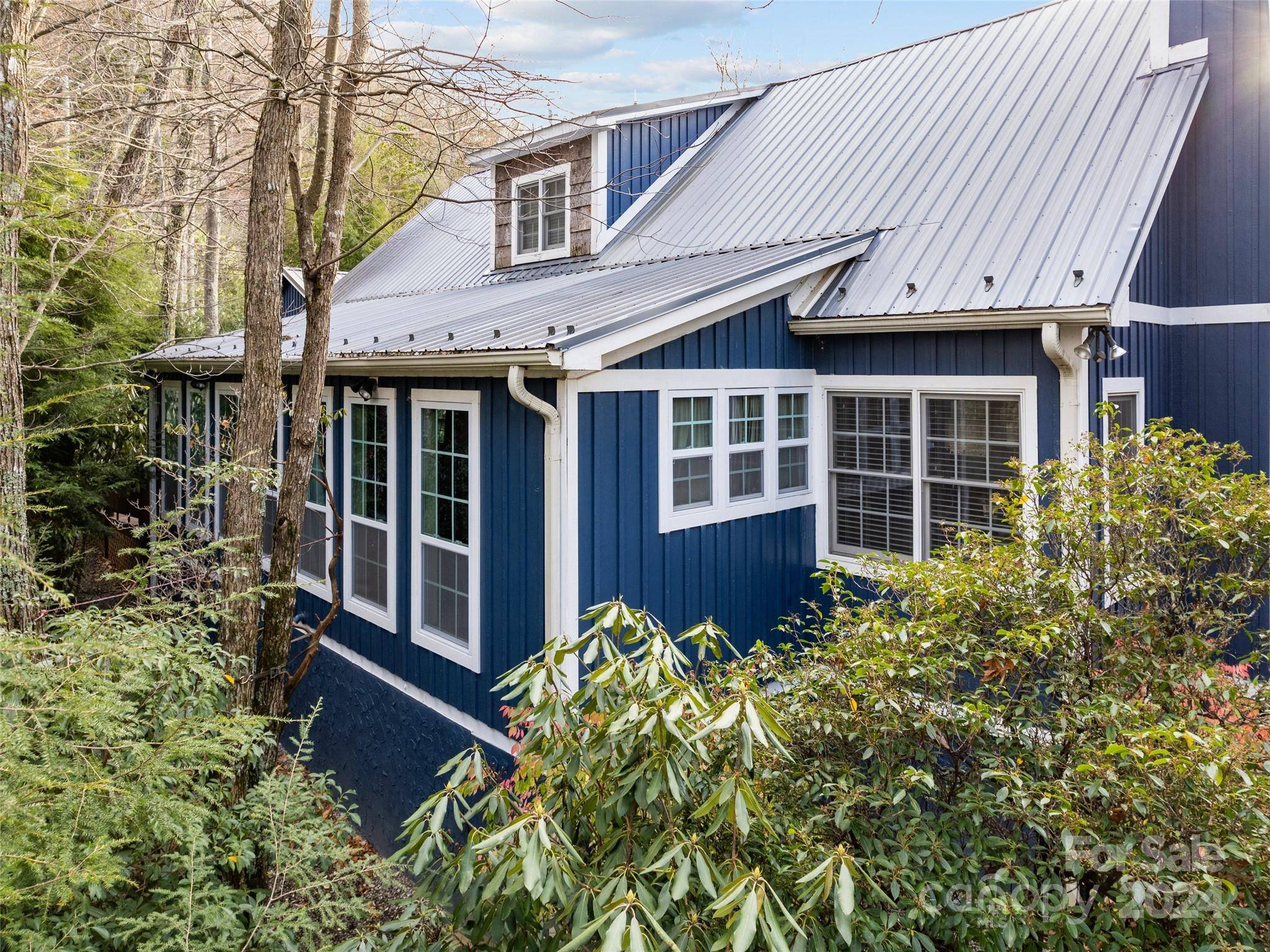 12 Belisle LN, Maggie Valley, NC 28751