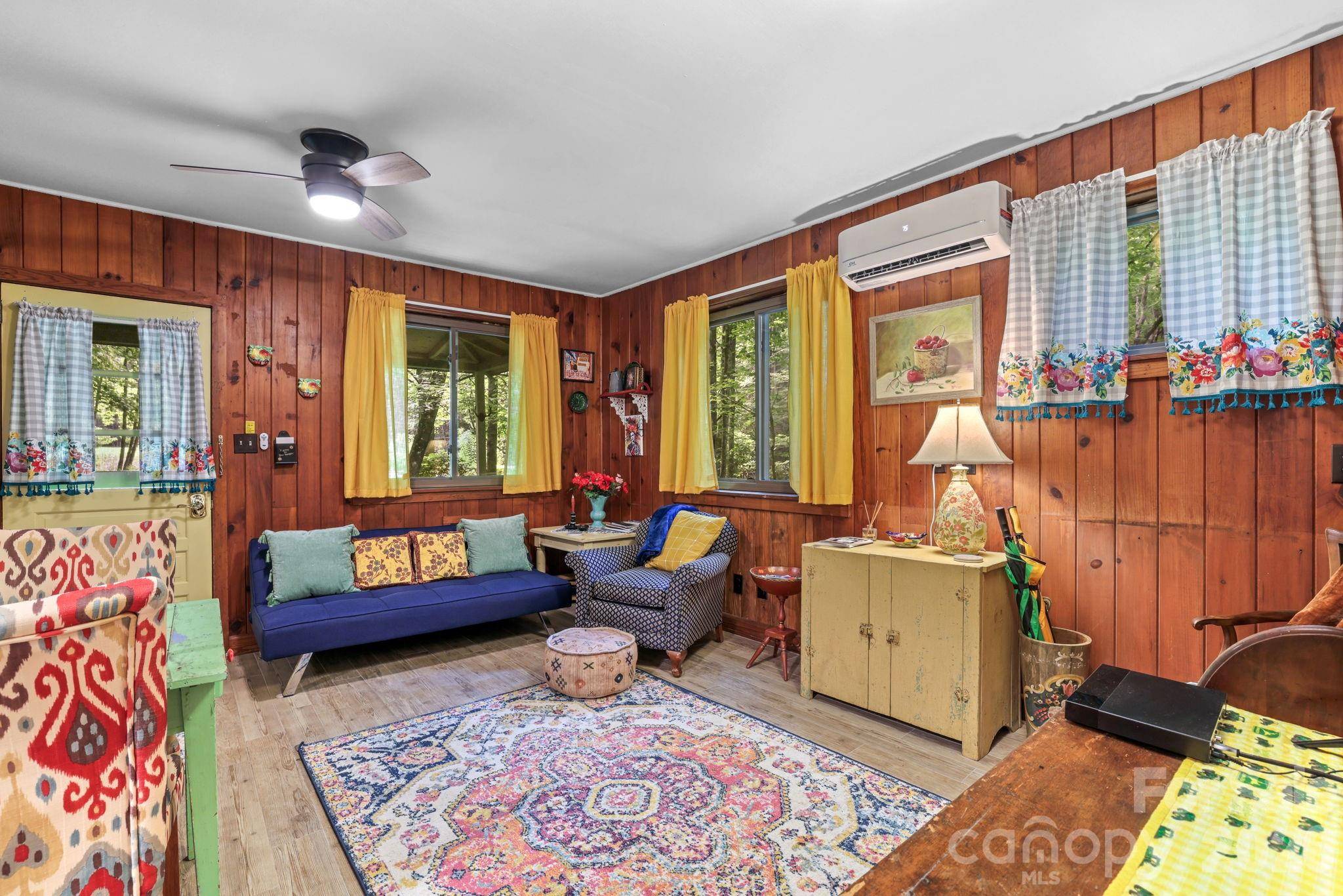 180 Valley LN, Bryson City, NC 28713