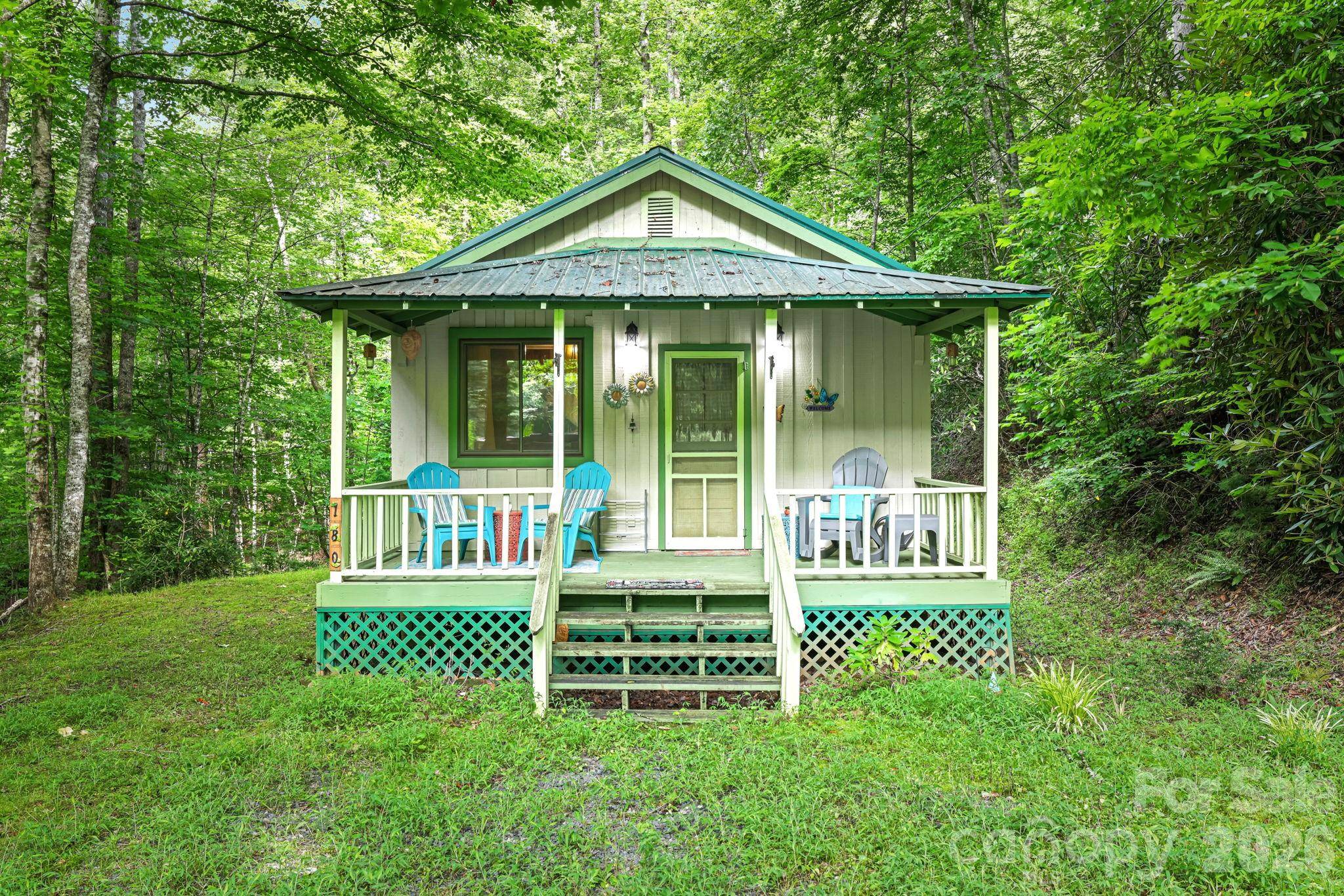 180 Valley LN, Bryson City, NC 28713