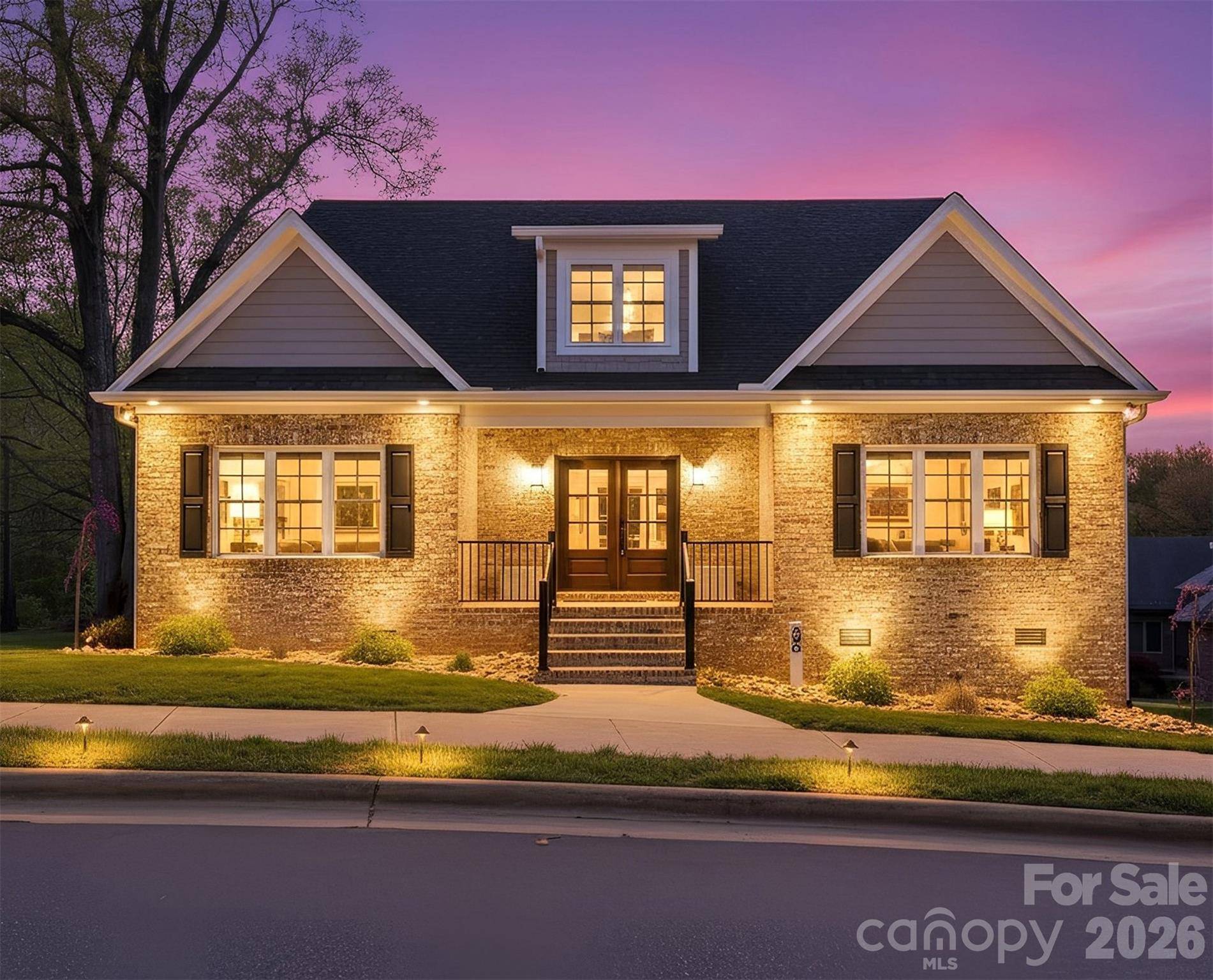 496 19th Avenue CIR NW, Hickory, NC 28601