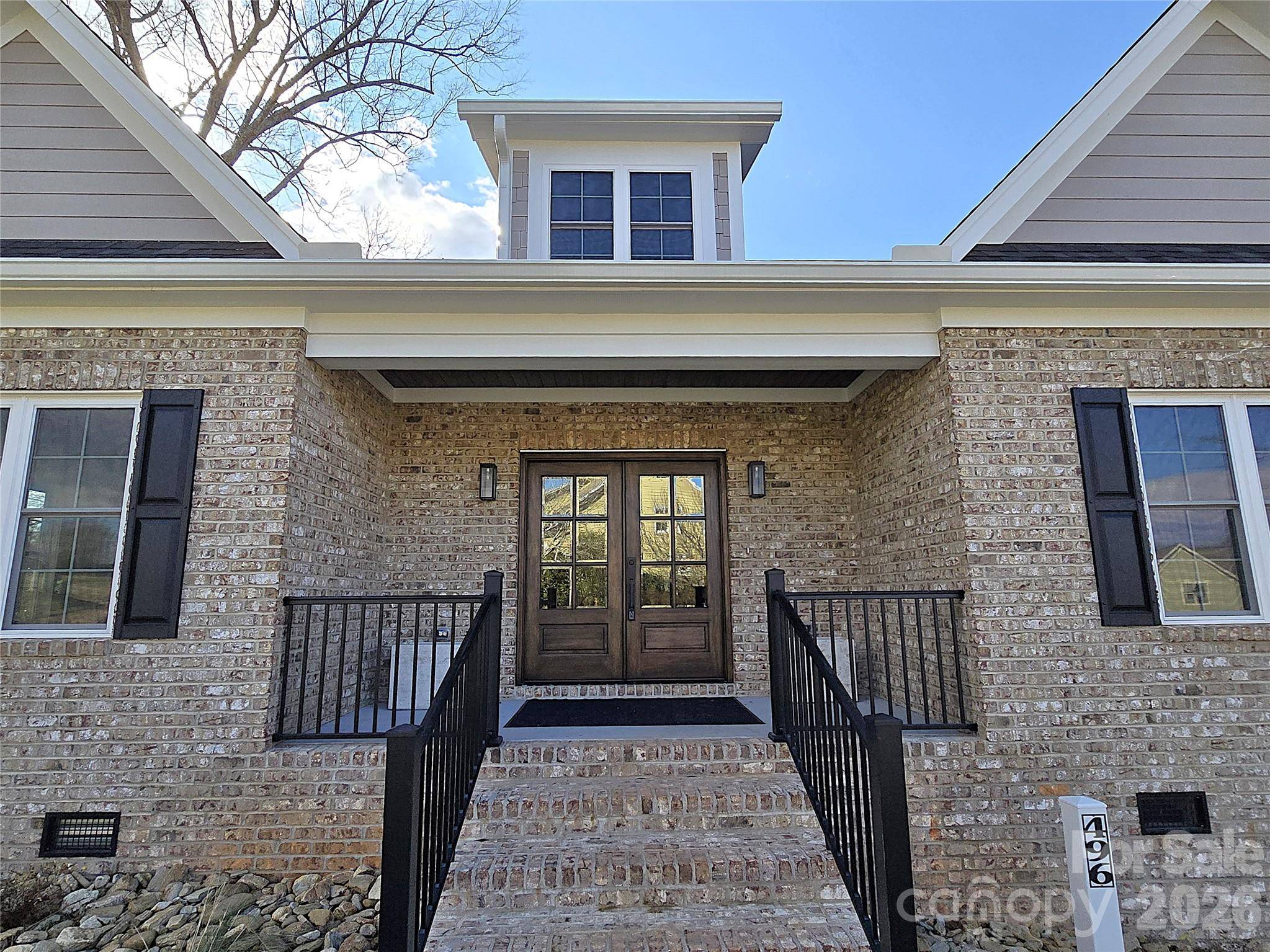 496 19th Avenue CIR NW, Hickory, NC 28601