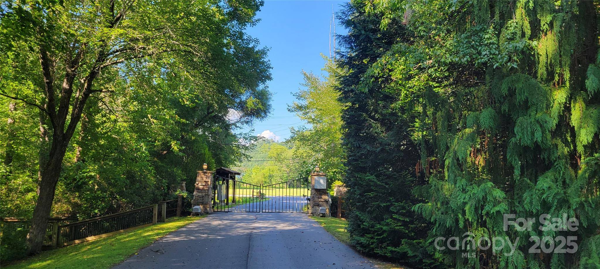 43 Dodder LN, Cullowhee, NC 28723