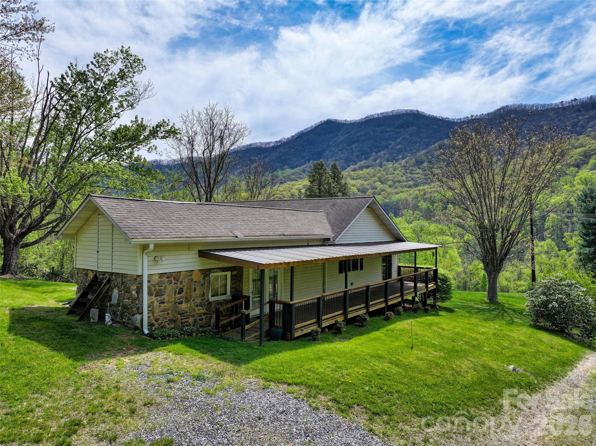 1567 Newfound RD, Leicester, NC 28748