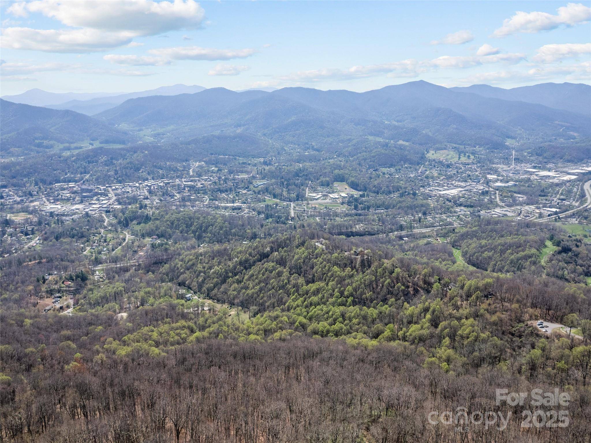 000 Larchwood PT, Hazelwood, NC 28786