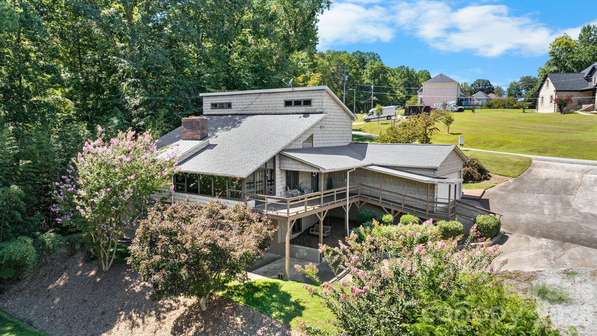 3910 6th ST NW, Hickory, NC 28601