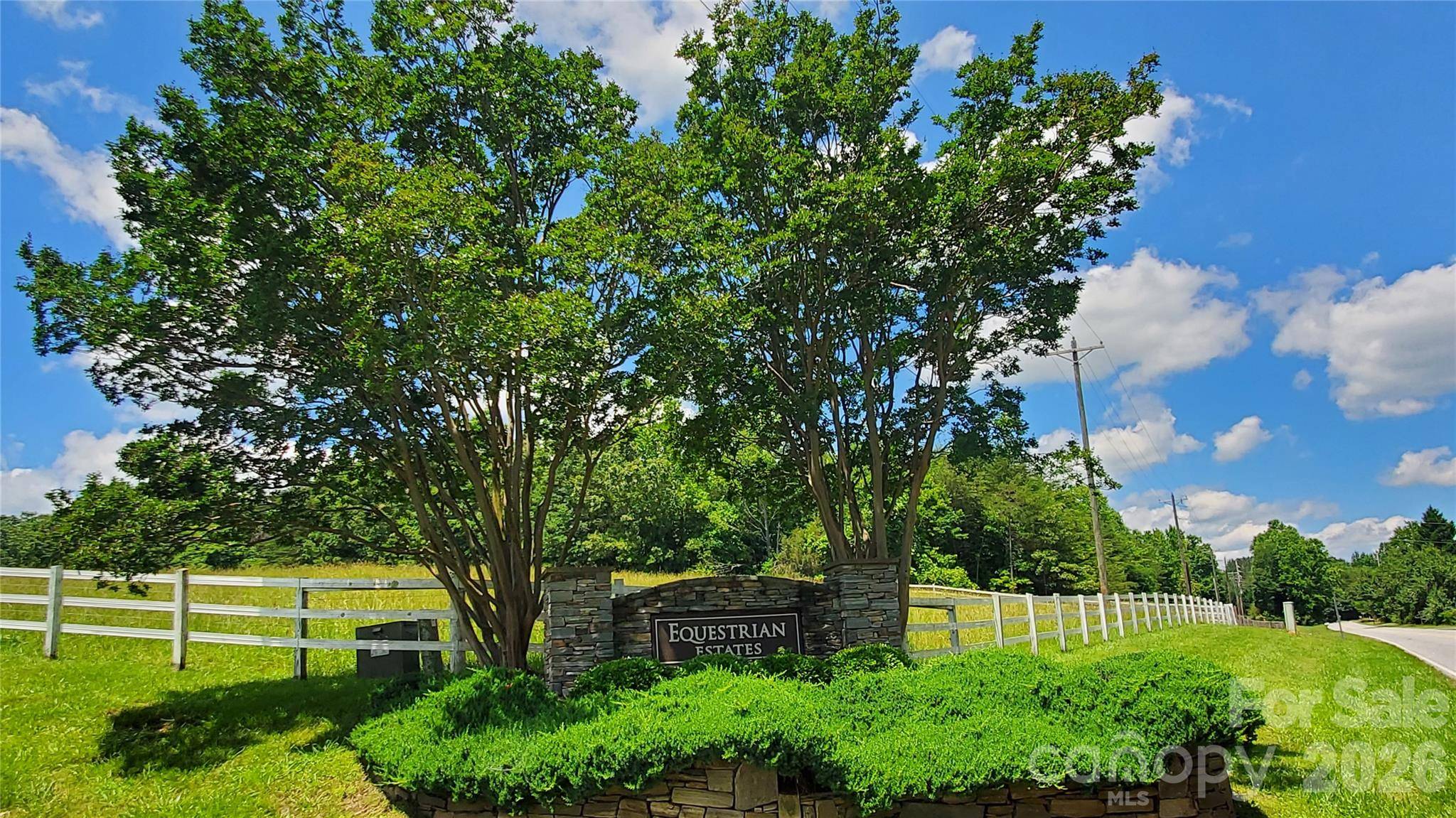 755 Hamilton DR, Columbus, NC 28722