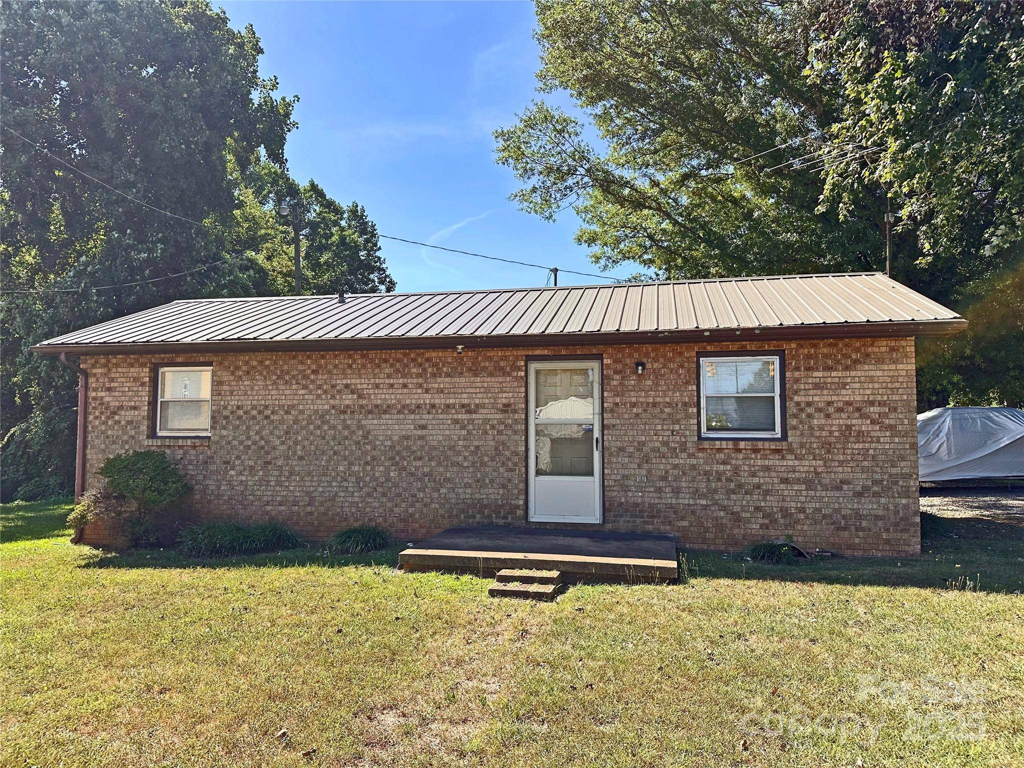3624 Hickory Lincolnton HWY, Newton, NC 28658
