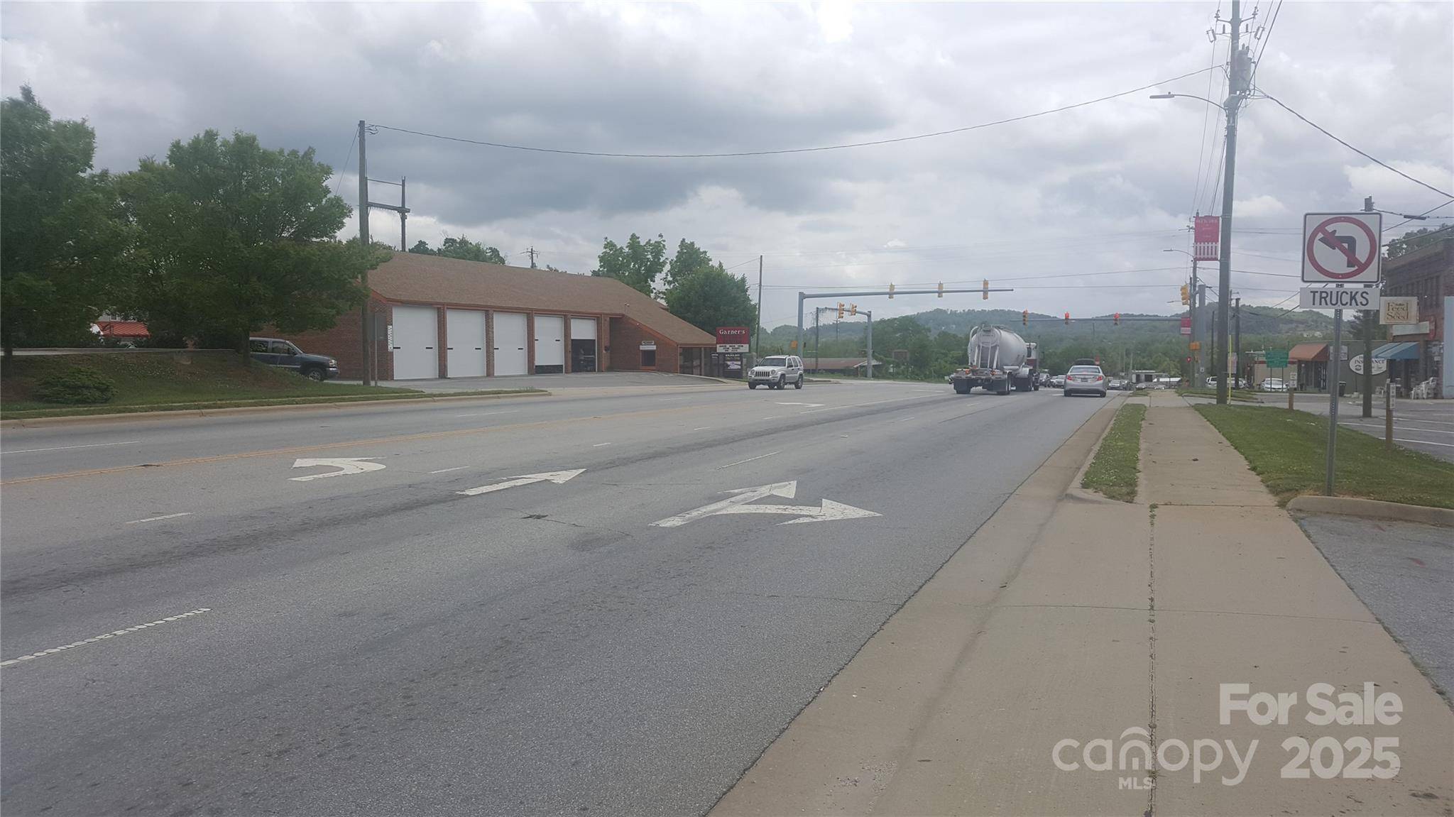 3665 Hendersonville RD, Asheville, NC 28732